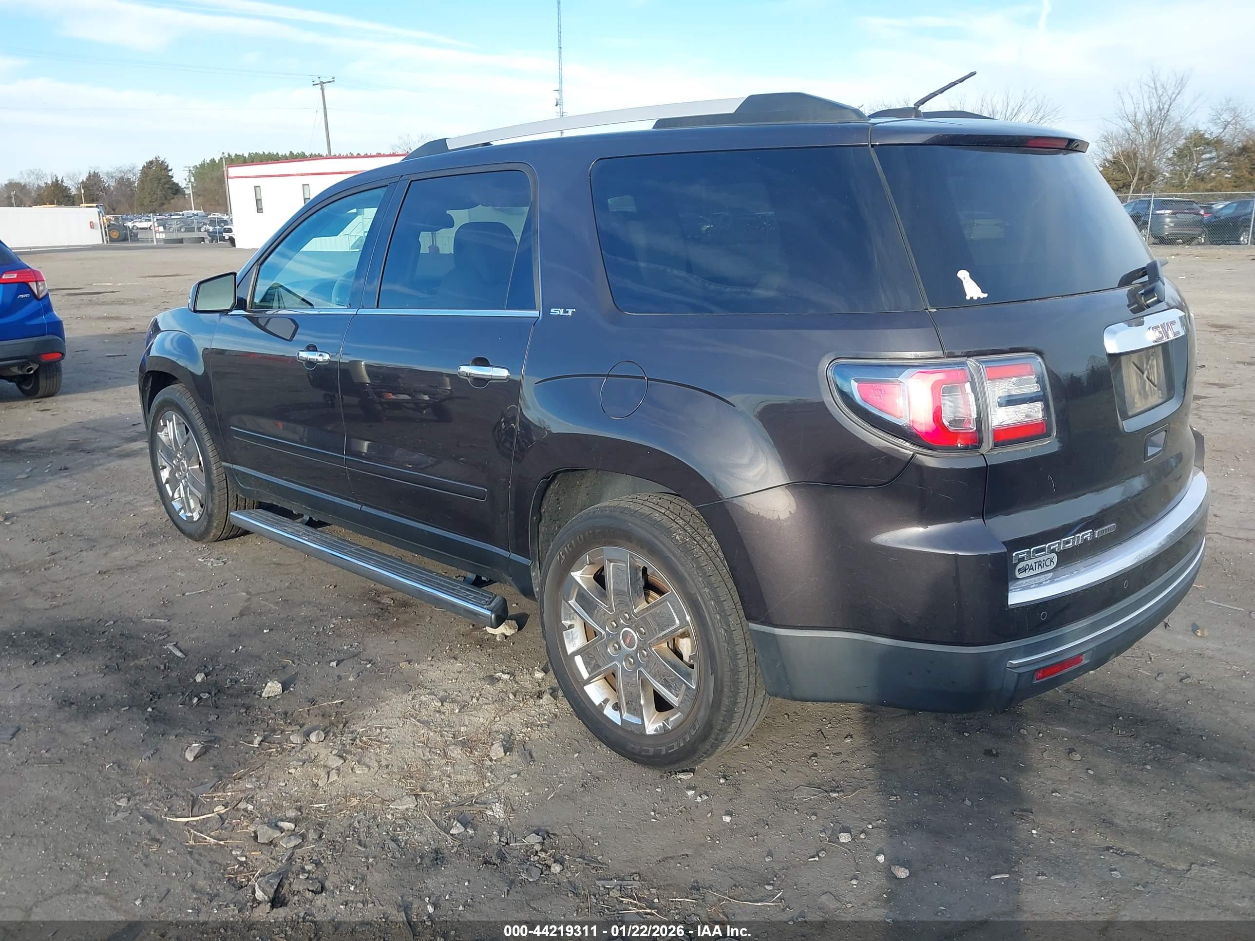 GMC ACADIA image 3