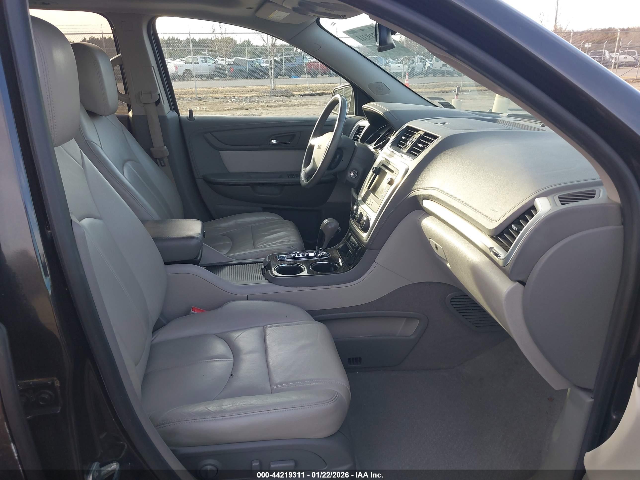 GMC ACADIA image 5