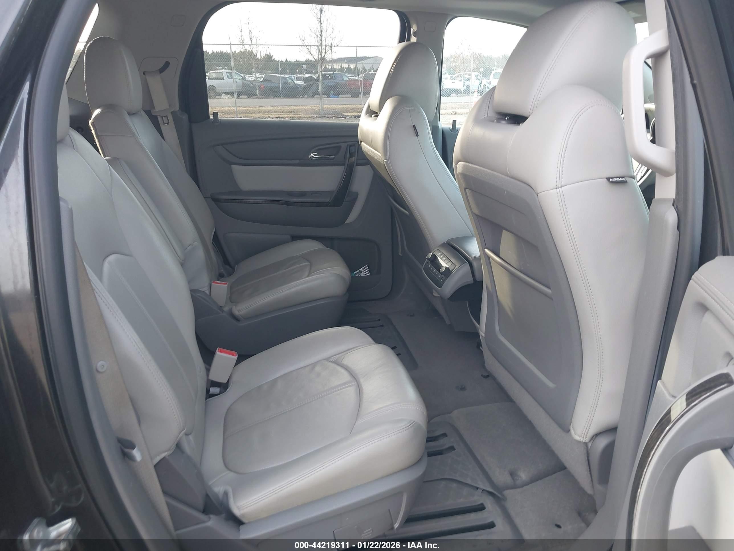 GMC ACADIA image 8