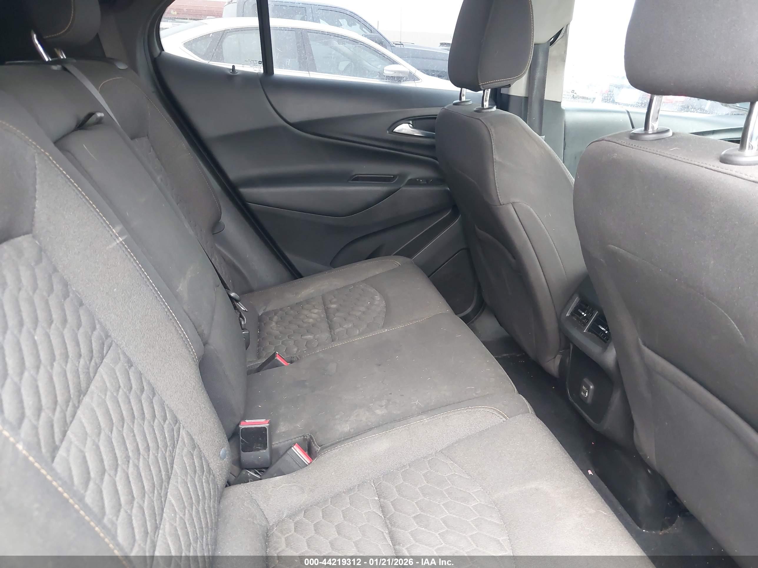 CHEVROLET EQUINOX image 8