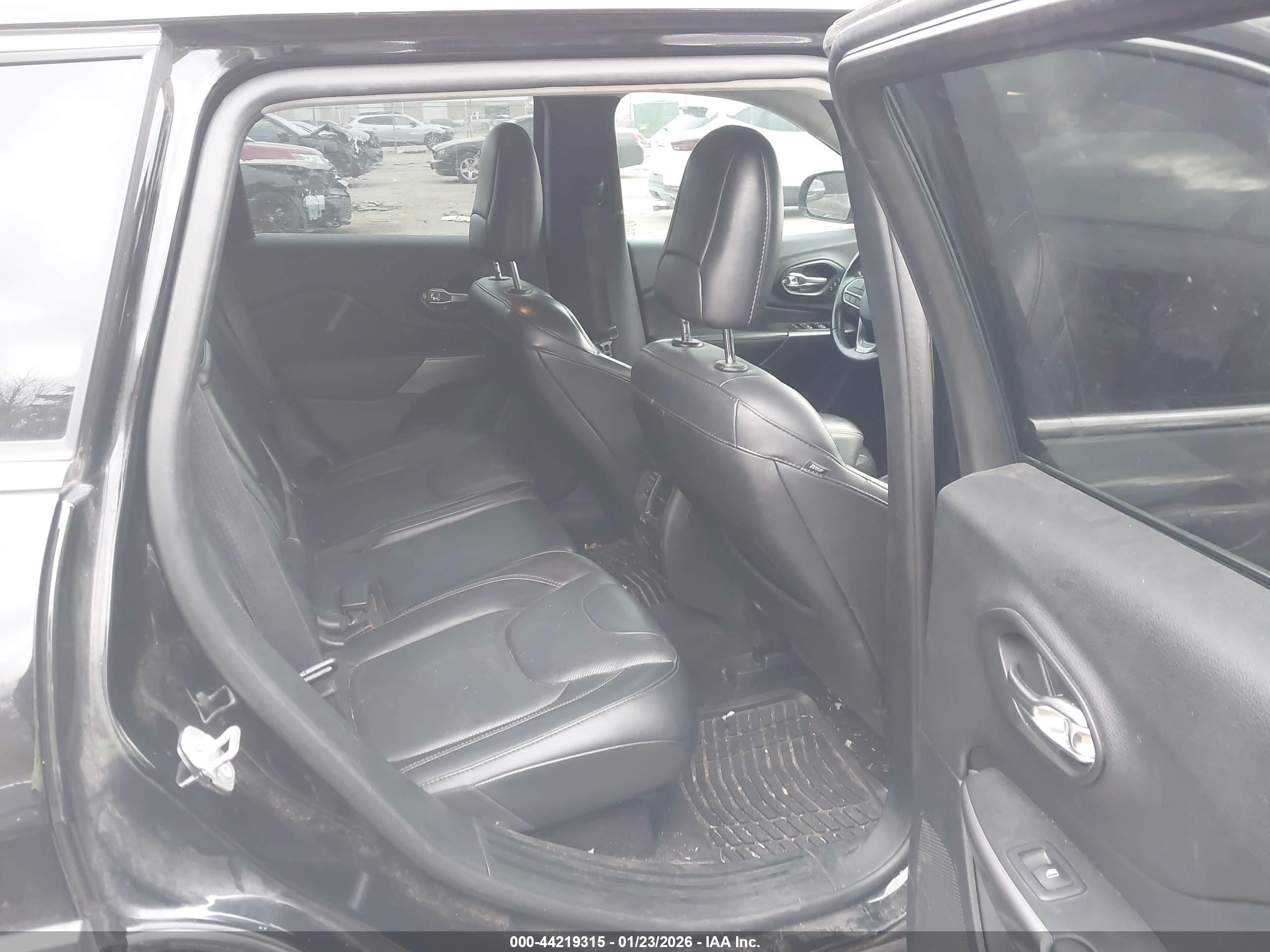 JEEP CHEROKEE image 8