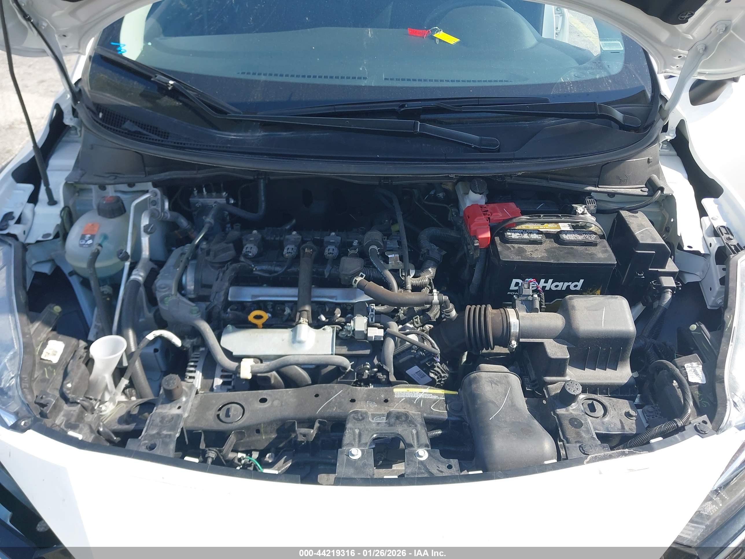 NISSAN VERSA image 10