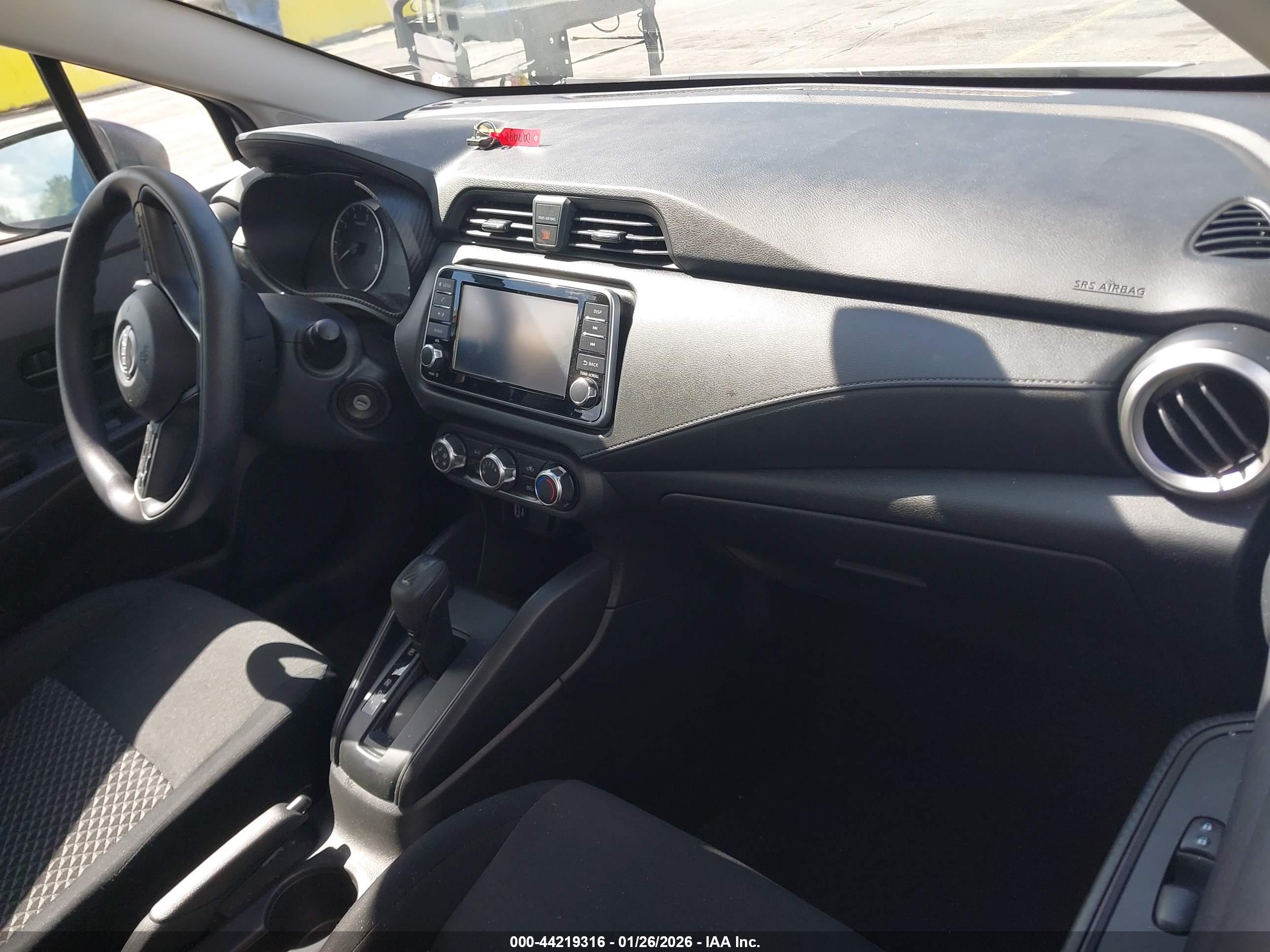 NISSAN VERSA image 5