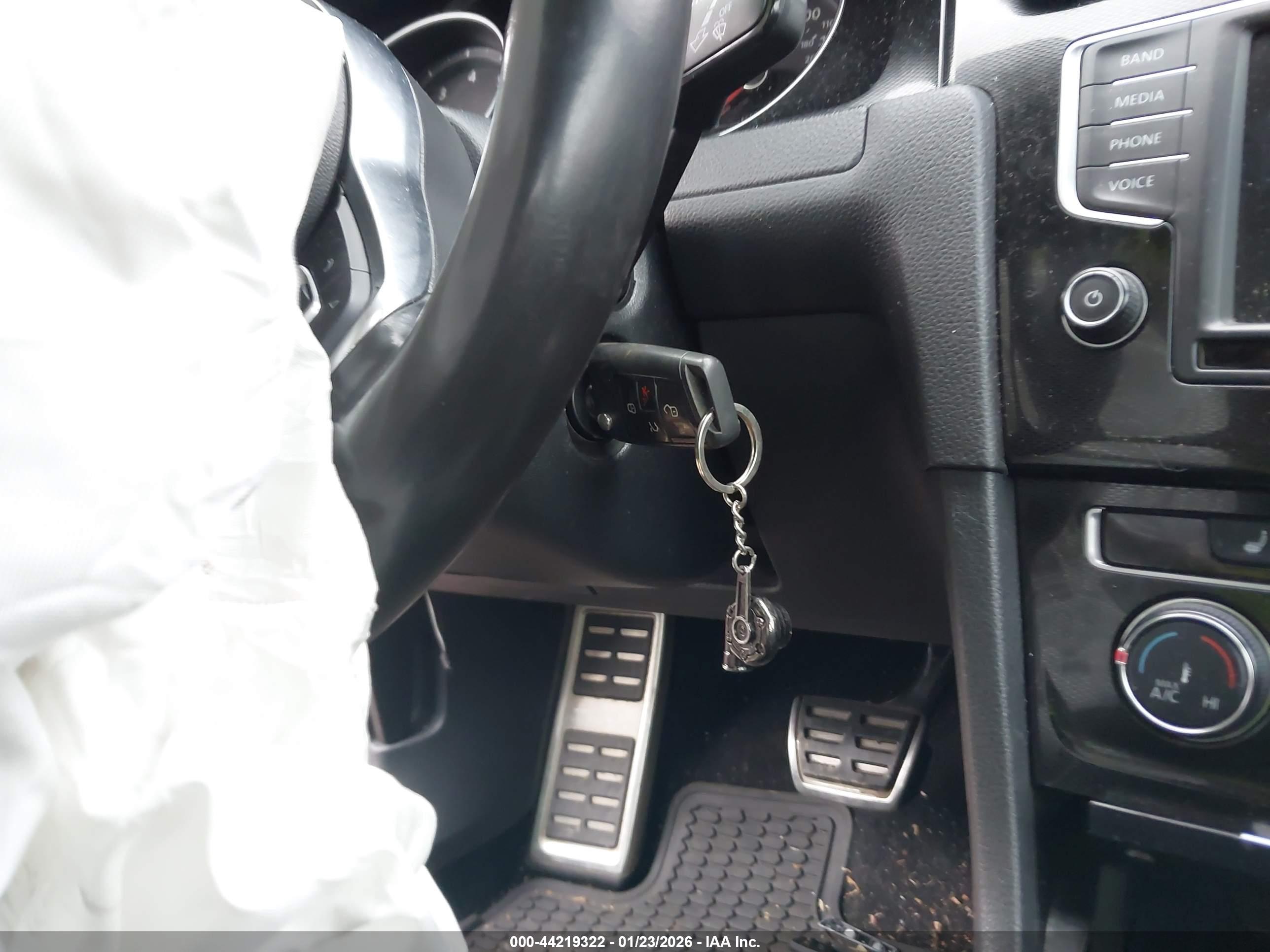 VOLKSWAGEN GOLF image 11