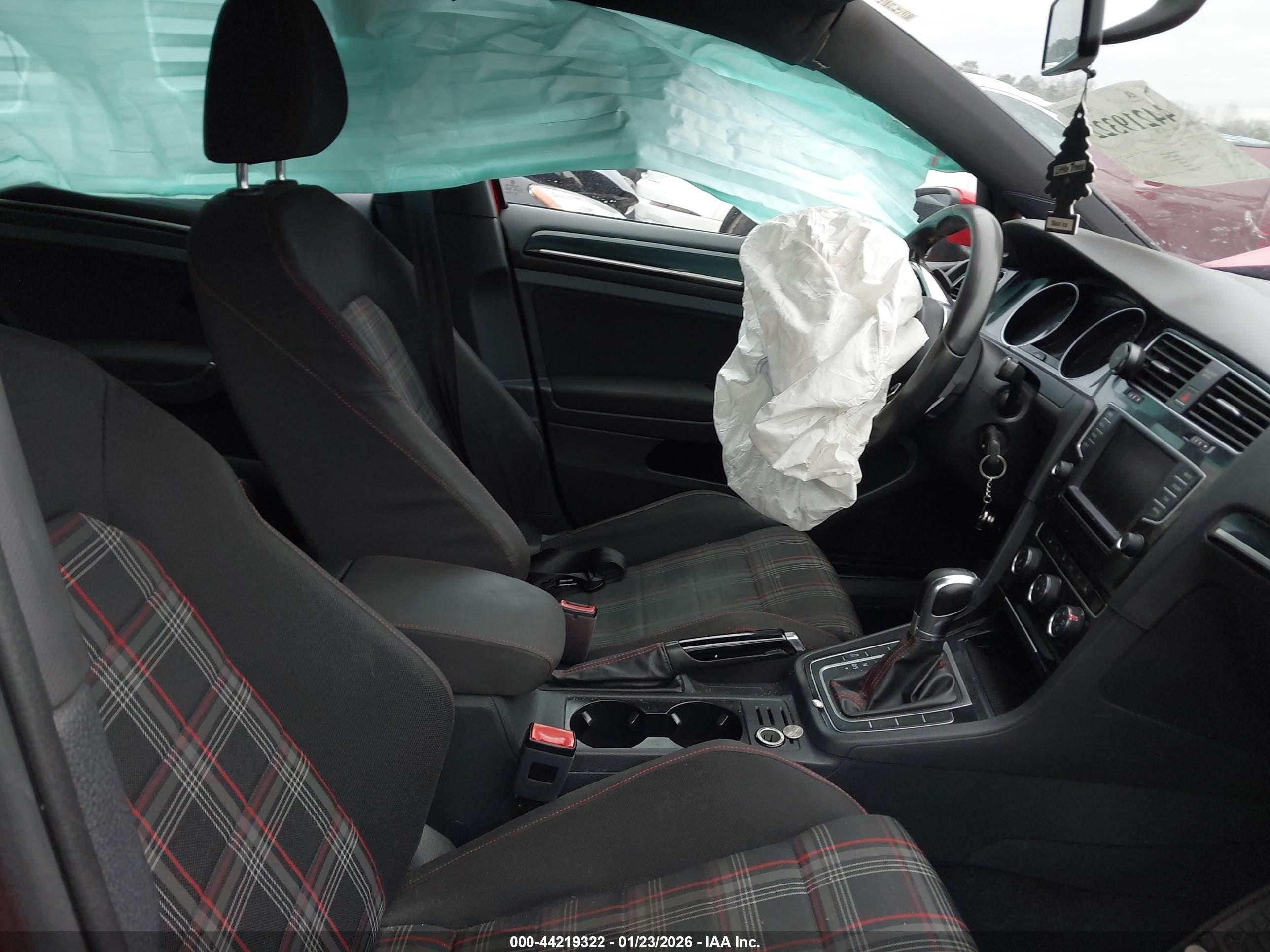 VOLKSWAGEN GOLF image 5