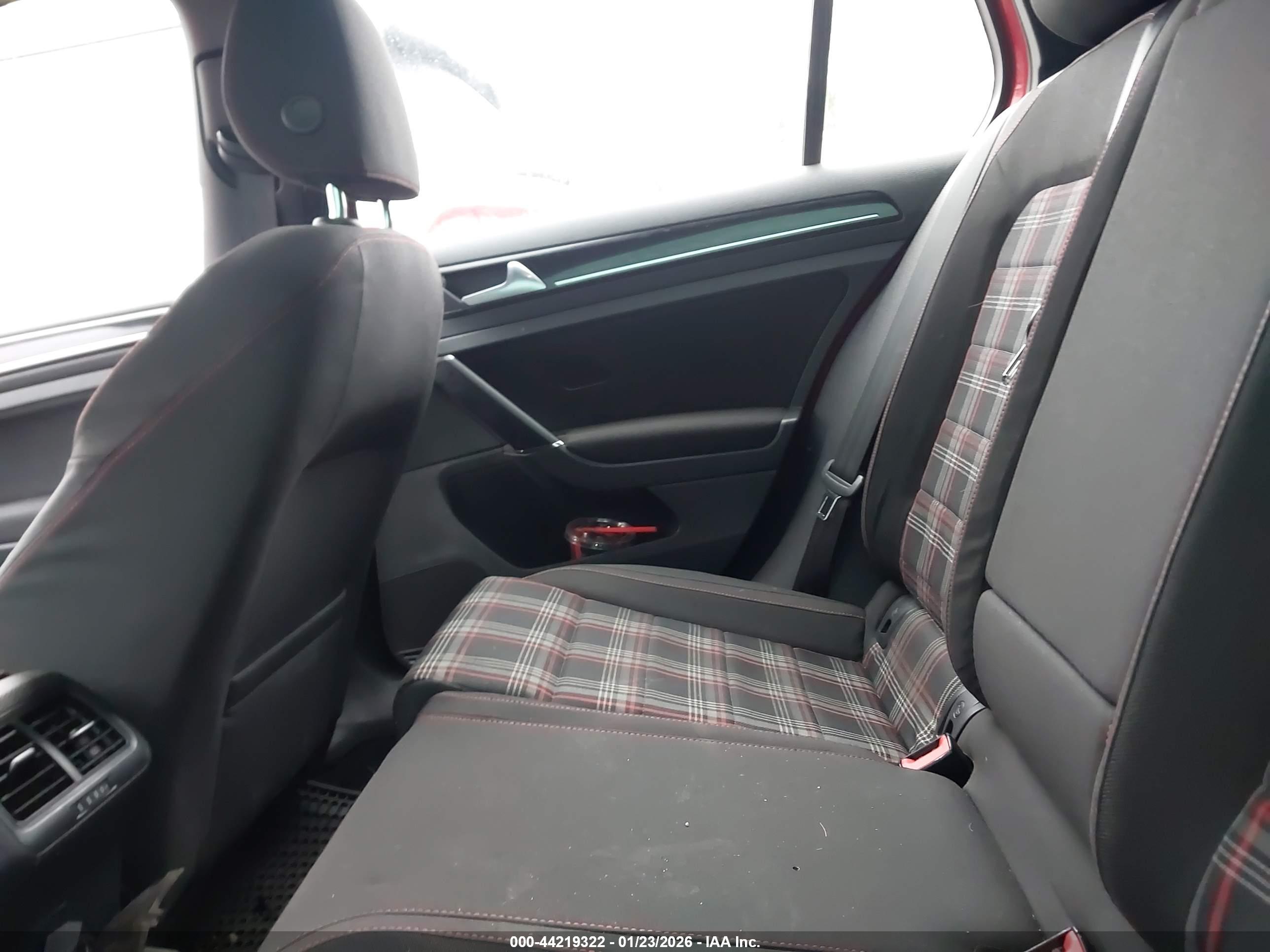 VOLKSWAGEN GOLF image 8