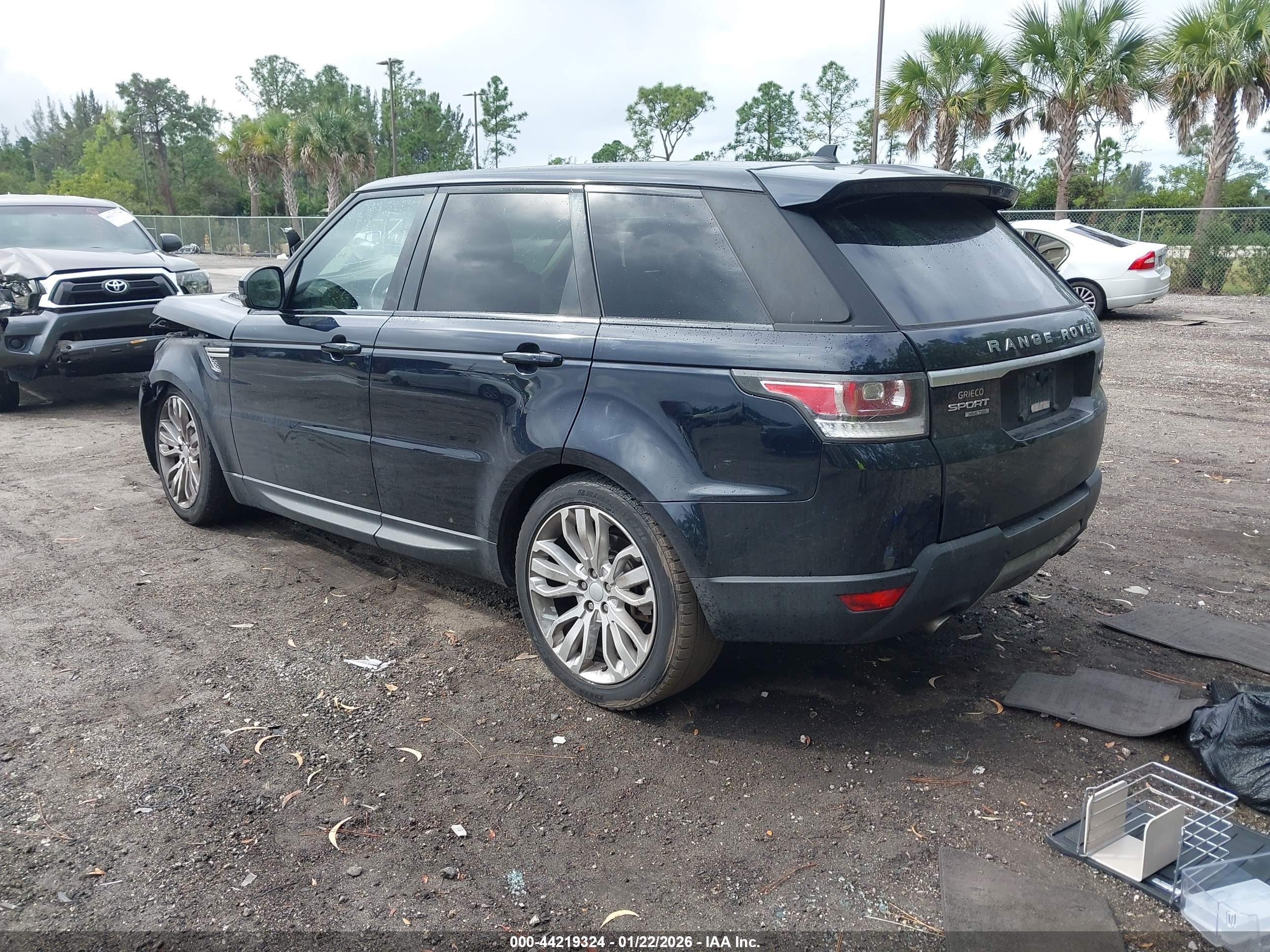 LAND ROVER image 3