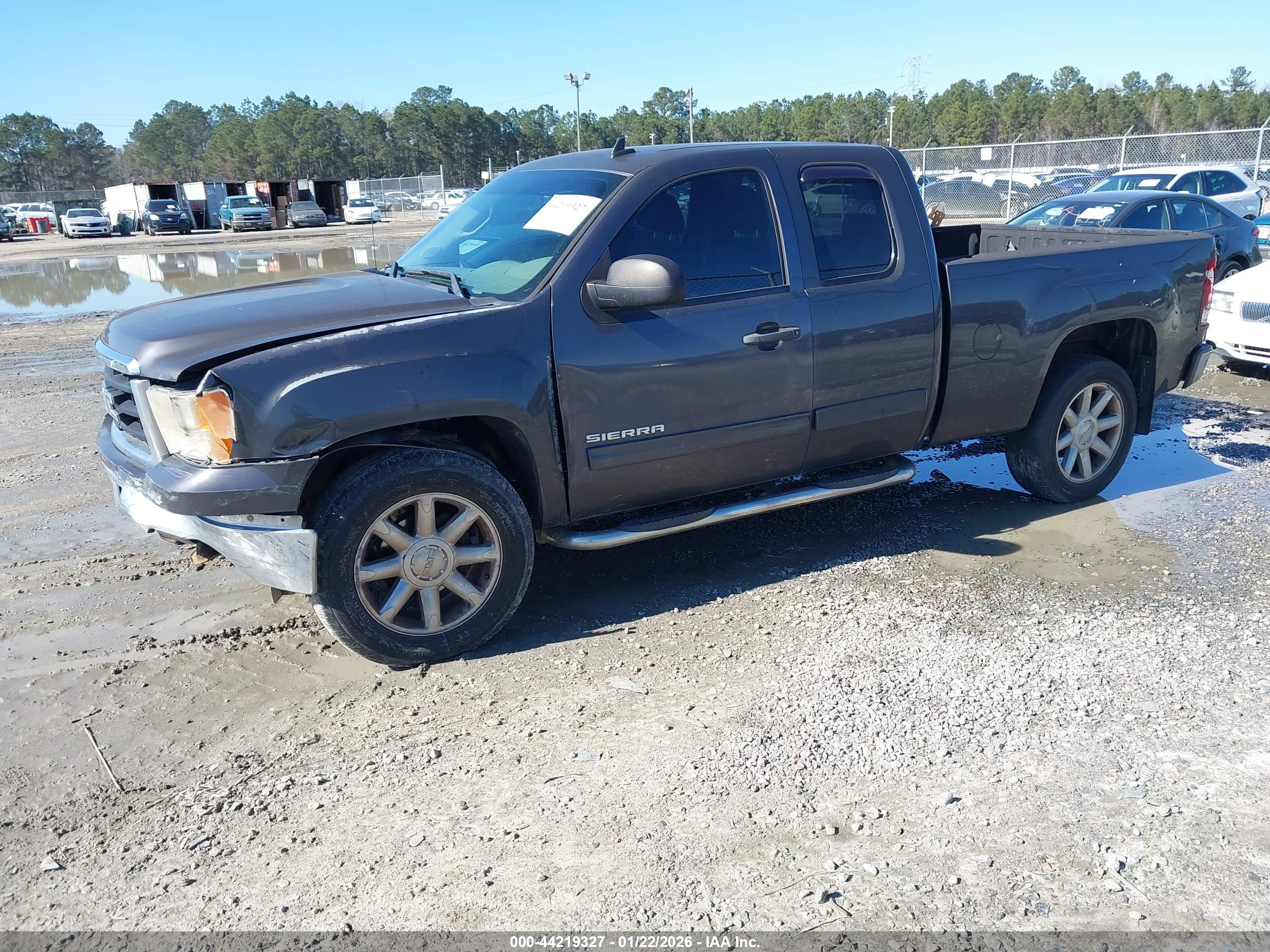 GMC SIERRA image 2