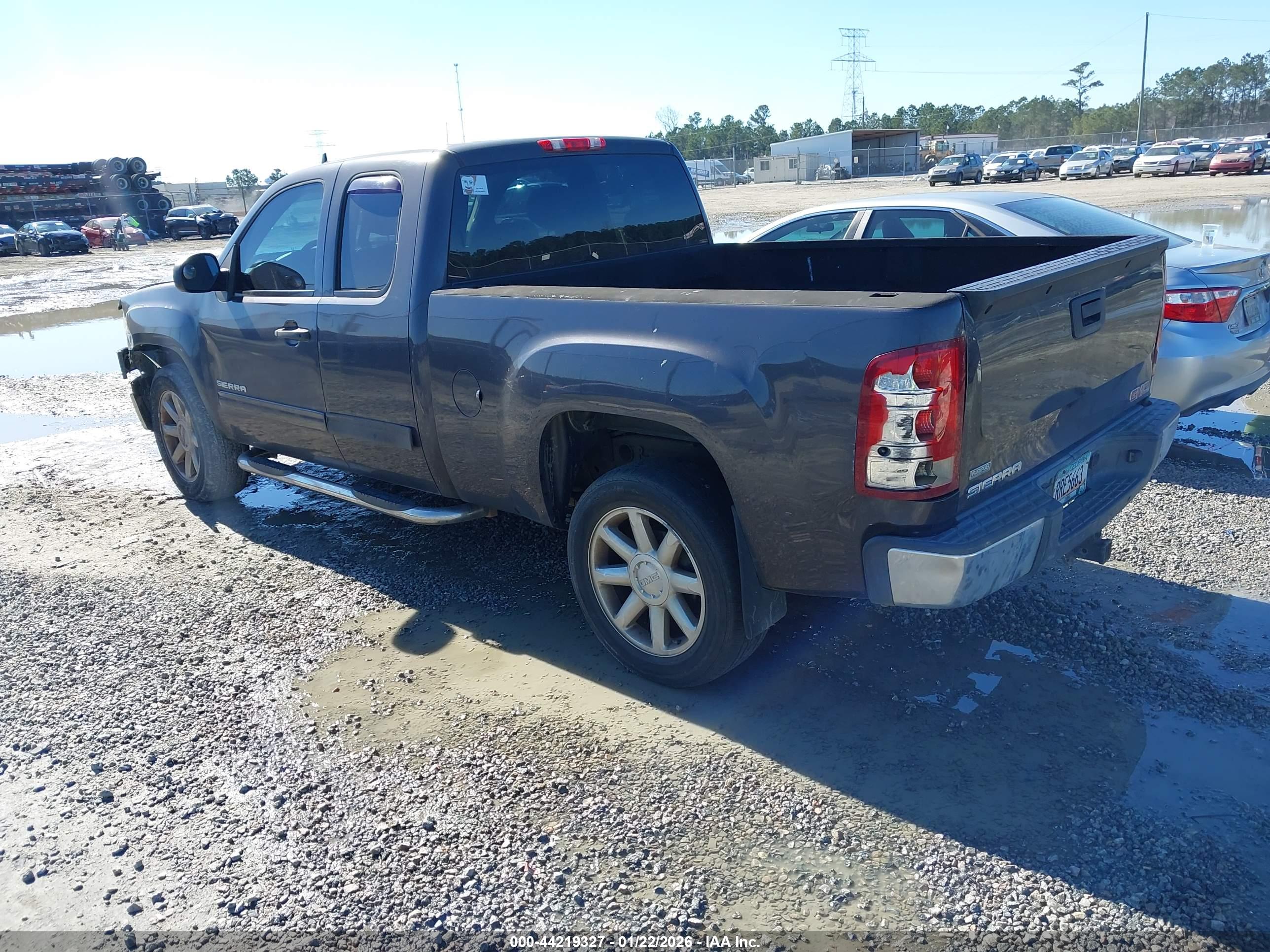 GMC SIERRA image 3