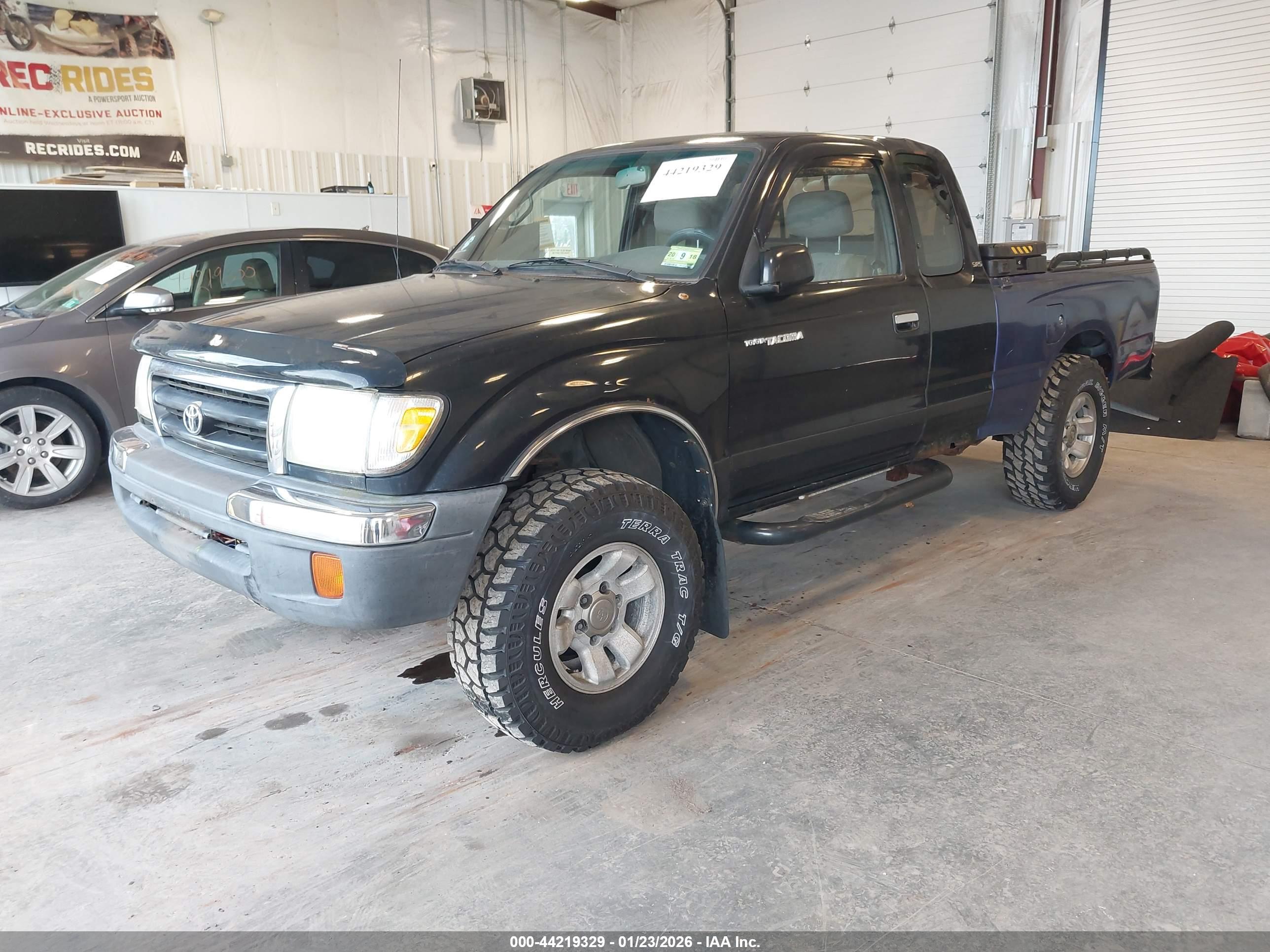 TOYOTA TACOMA image 2