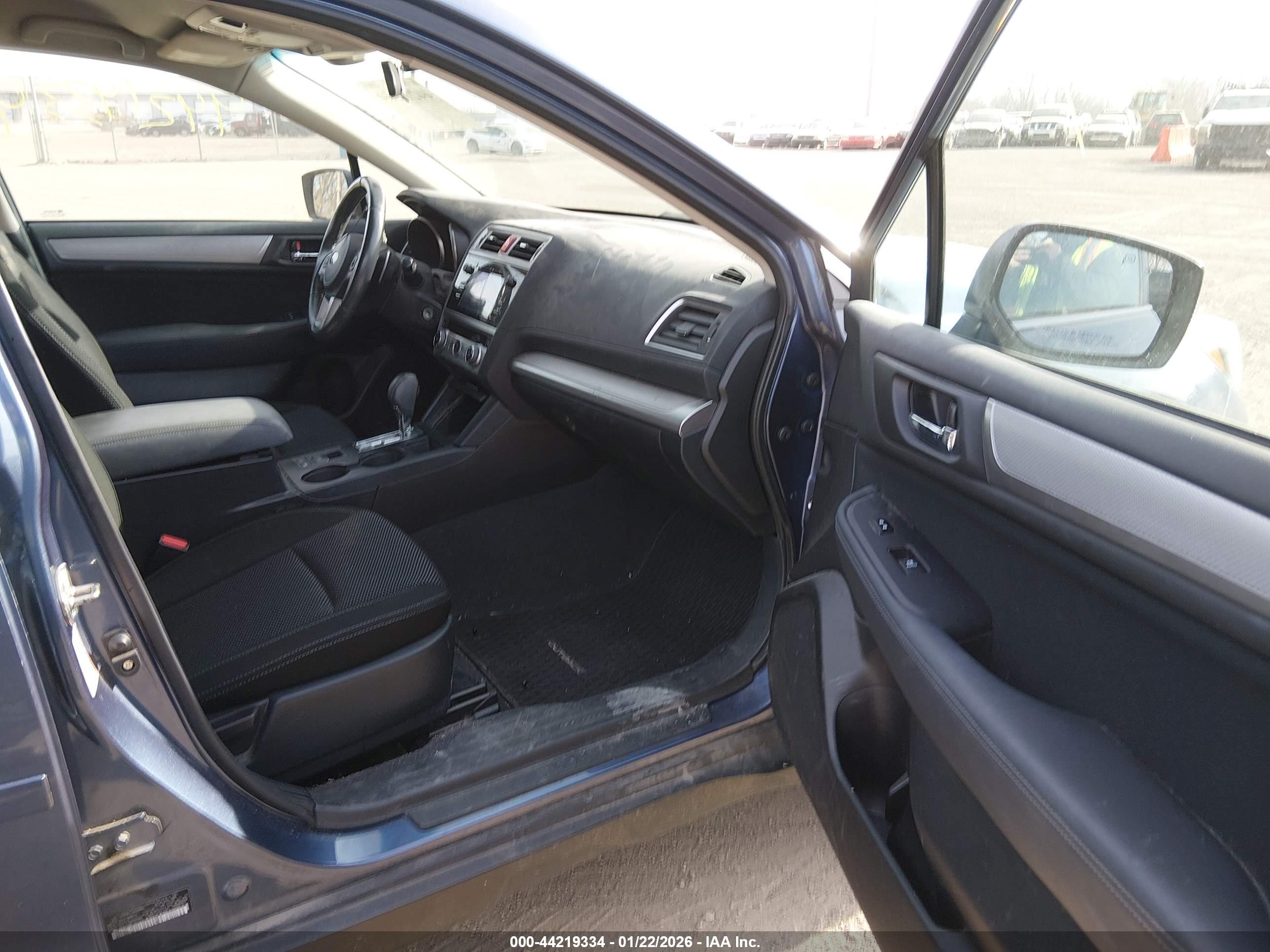SUBARU OUTBACK image 5