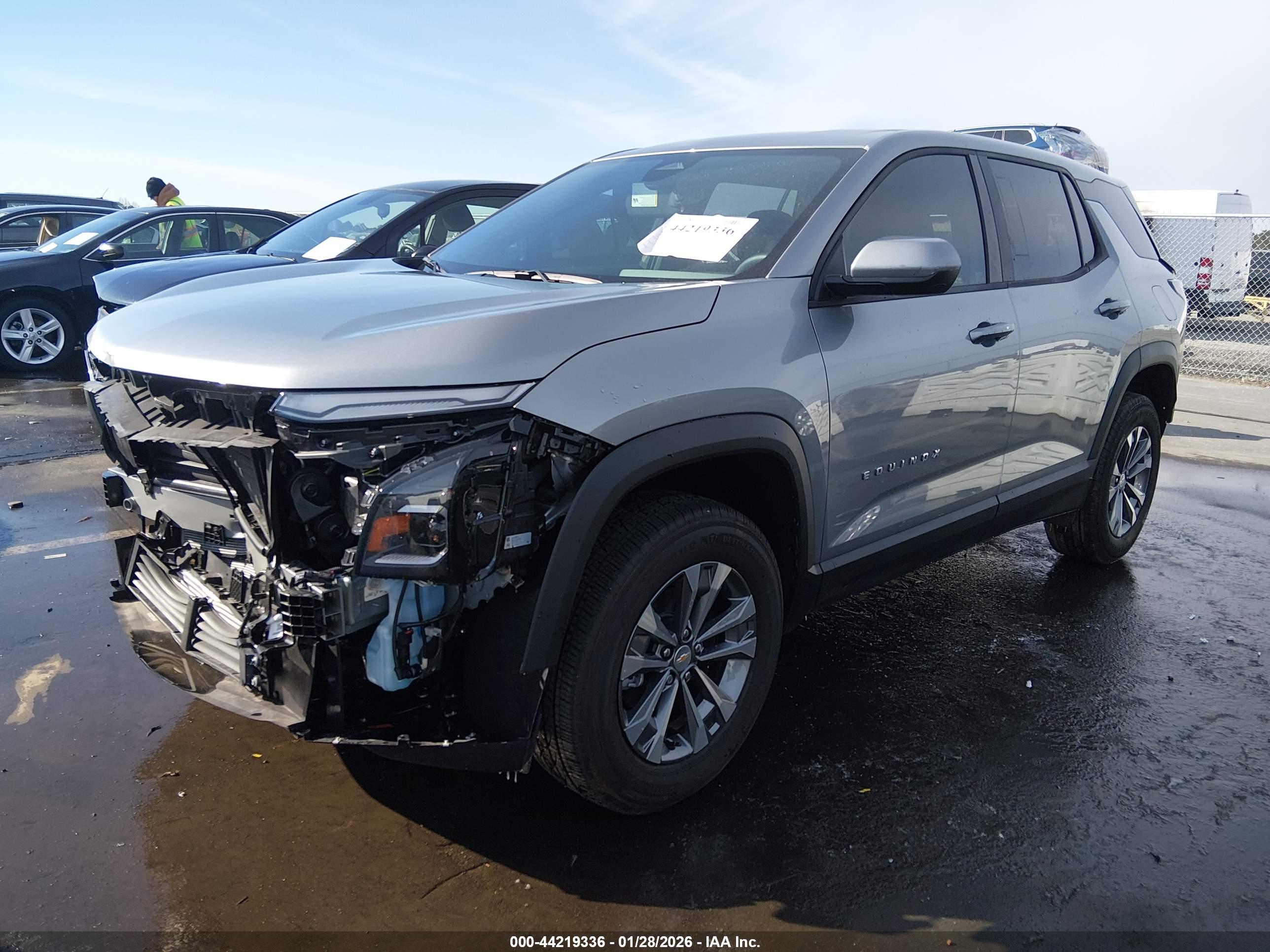 CHEVROLET EQUINOX image 2