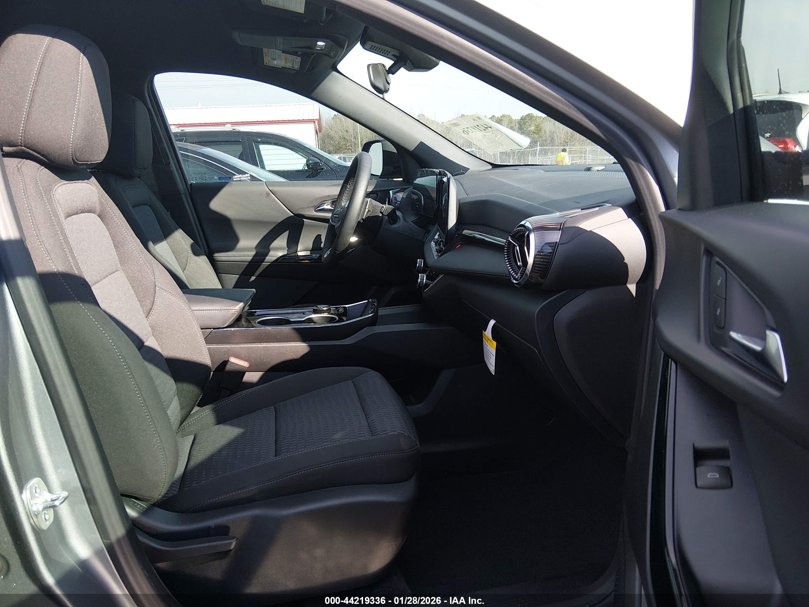 CHEVROLET EQUINOX image 5