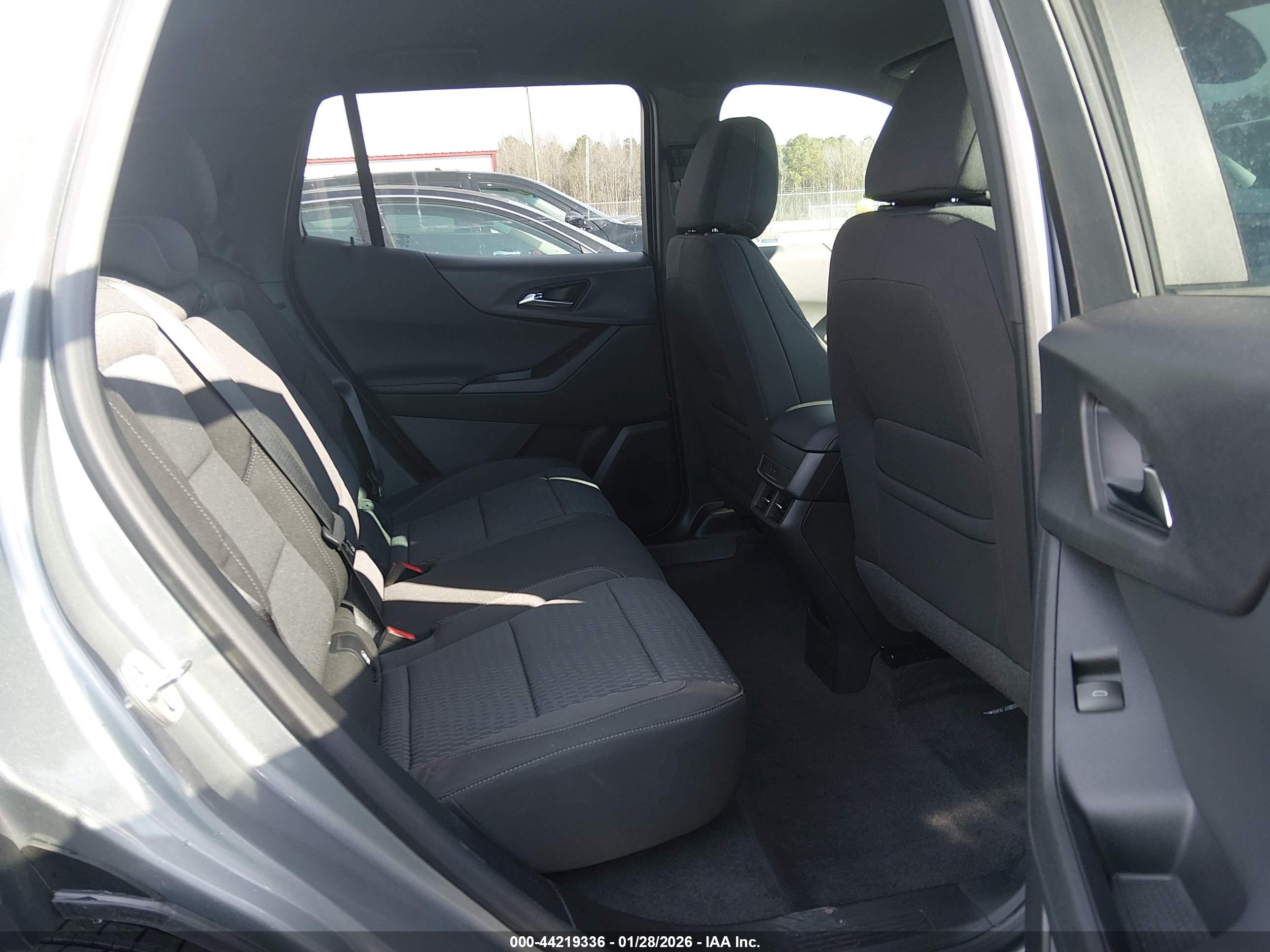 CHEVROLET EQUINOX image 8