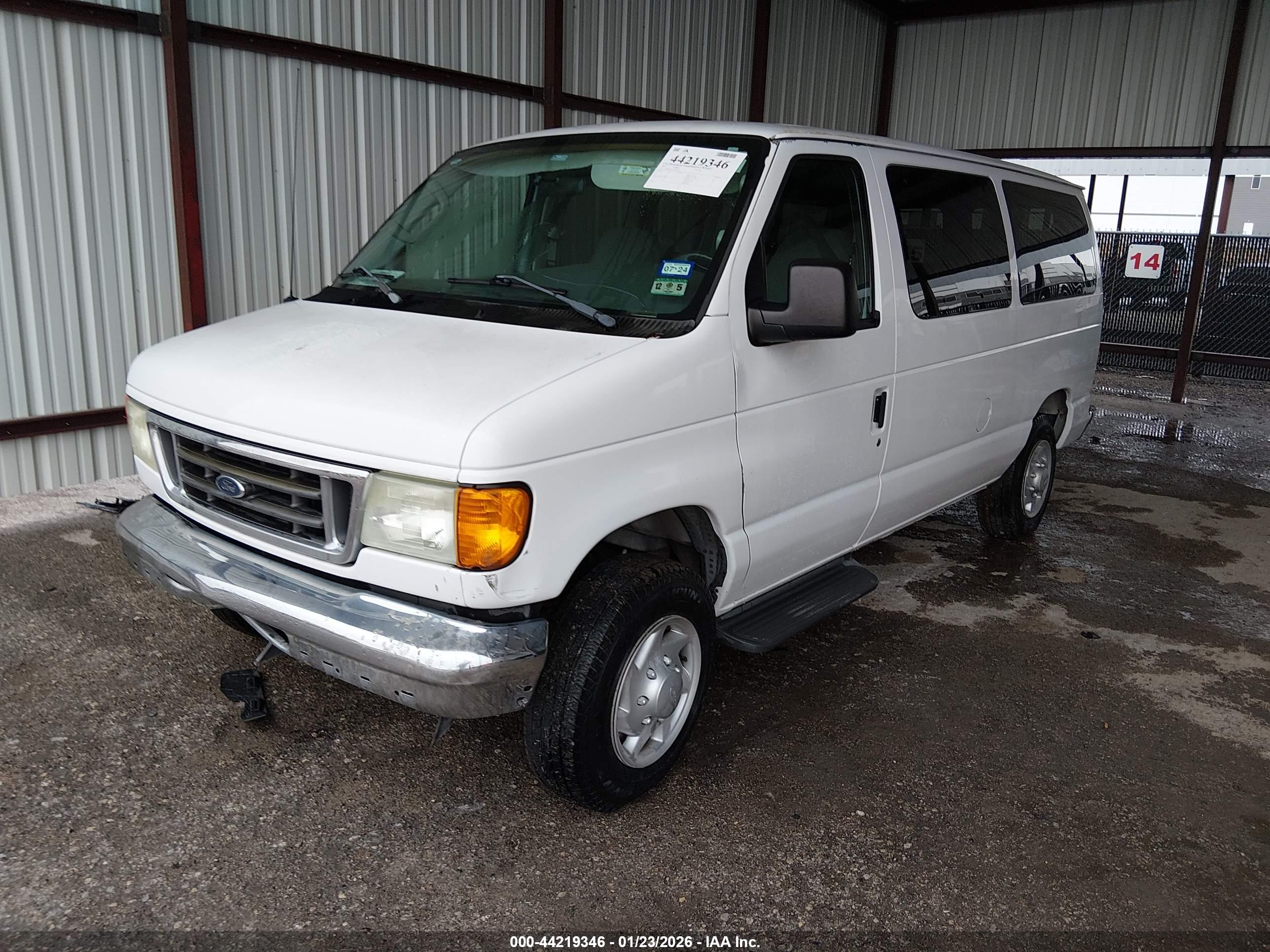 FORD E-150 image 2