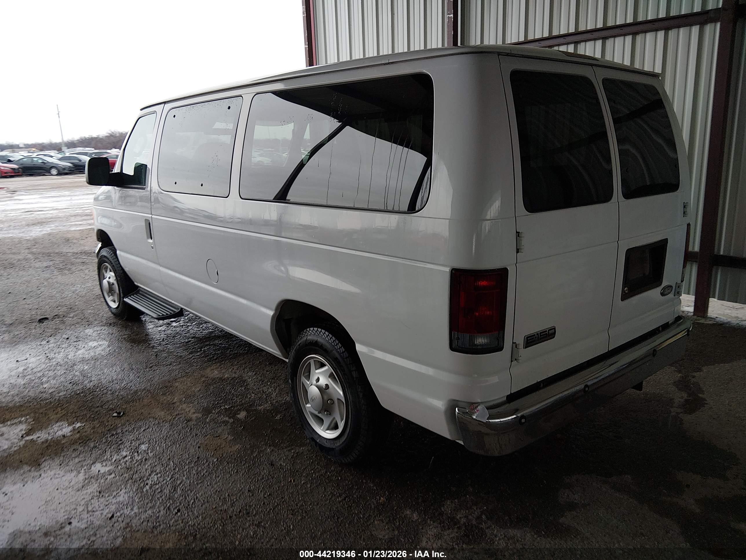FORD E-150 image 3