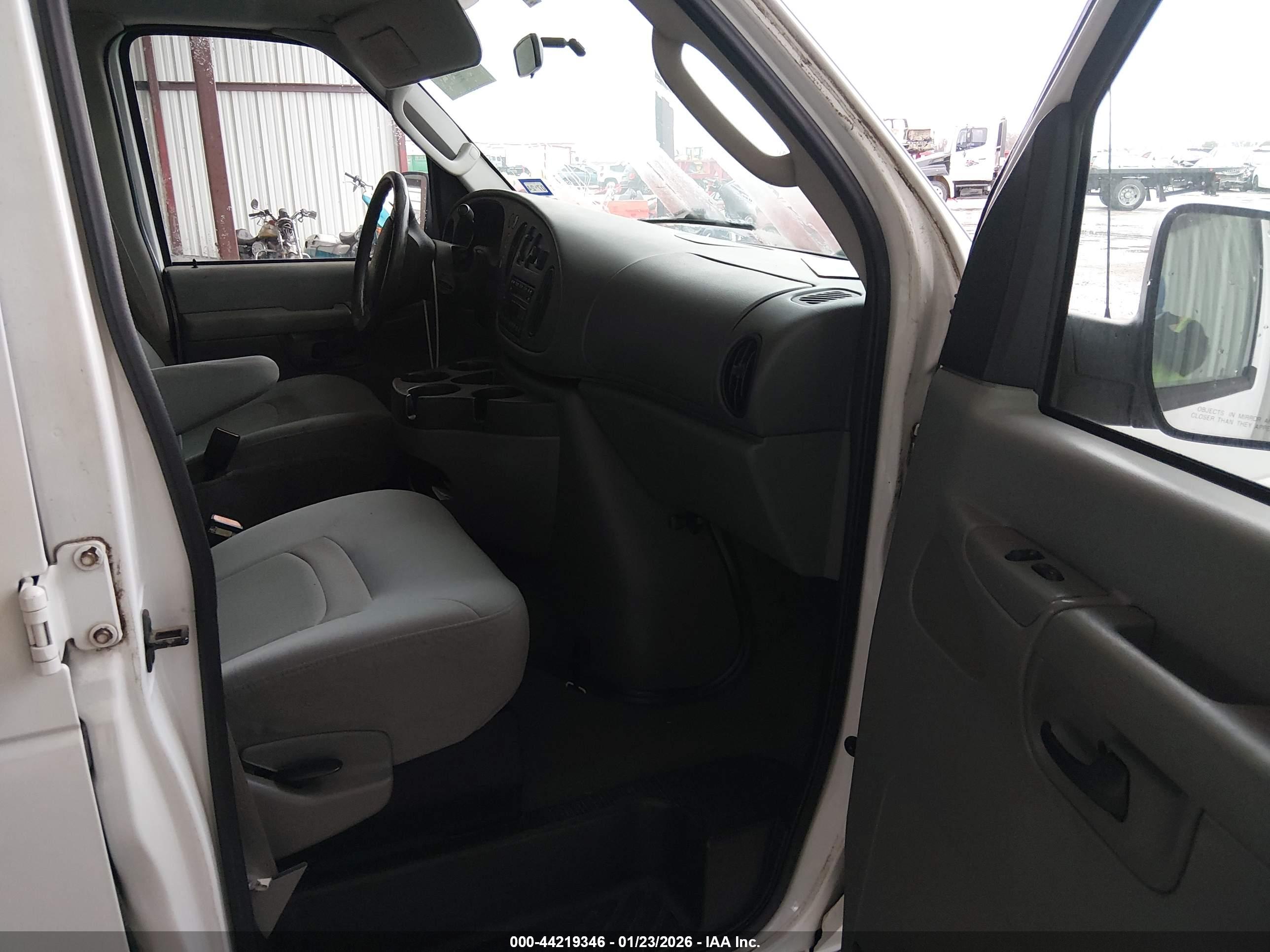 FORD E-150 image 5