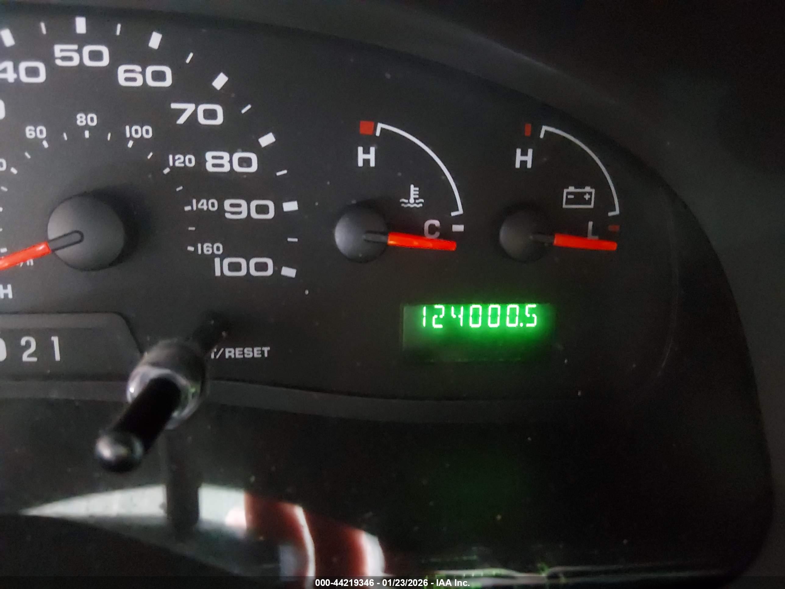 FORD E-150 image 7