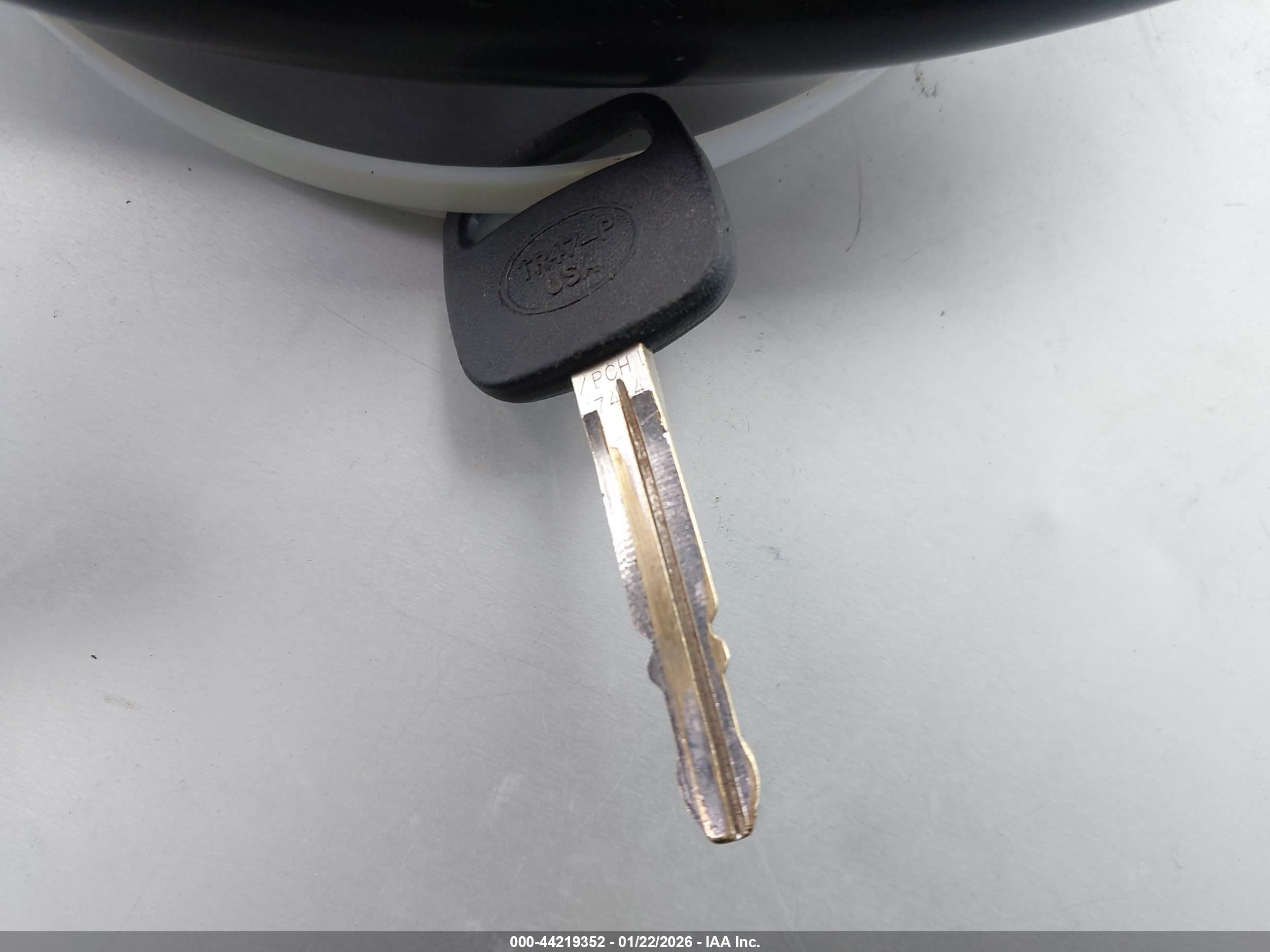 TOYOTA RAV4 image 11