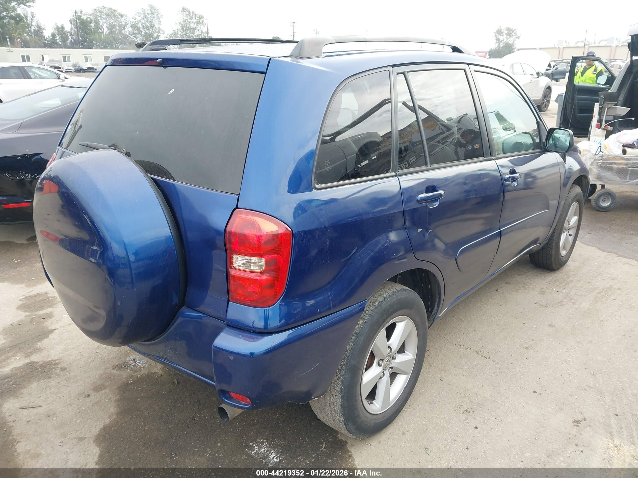 TOYOTA RAV4 image 4
