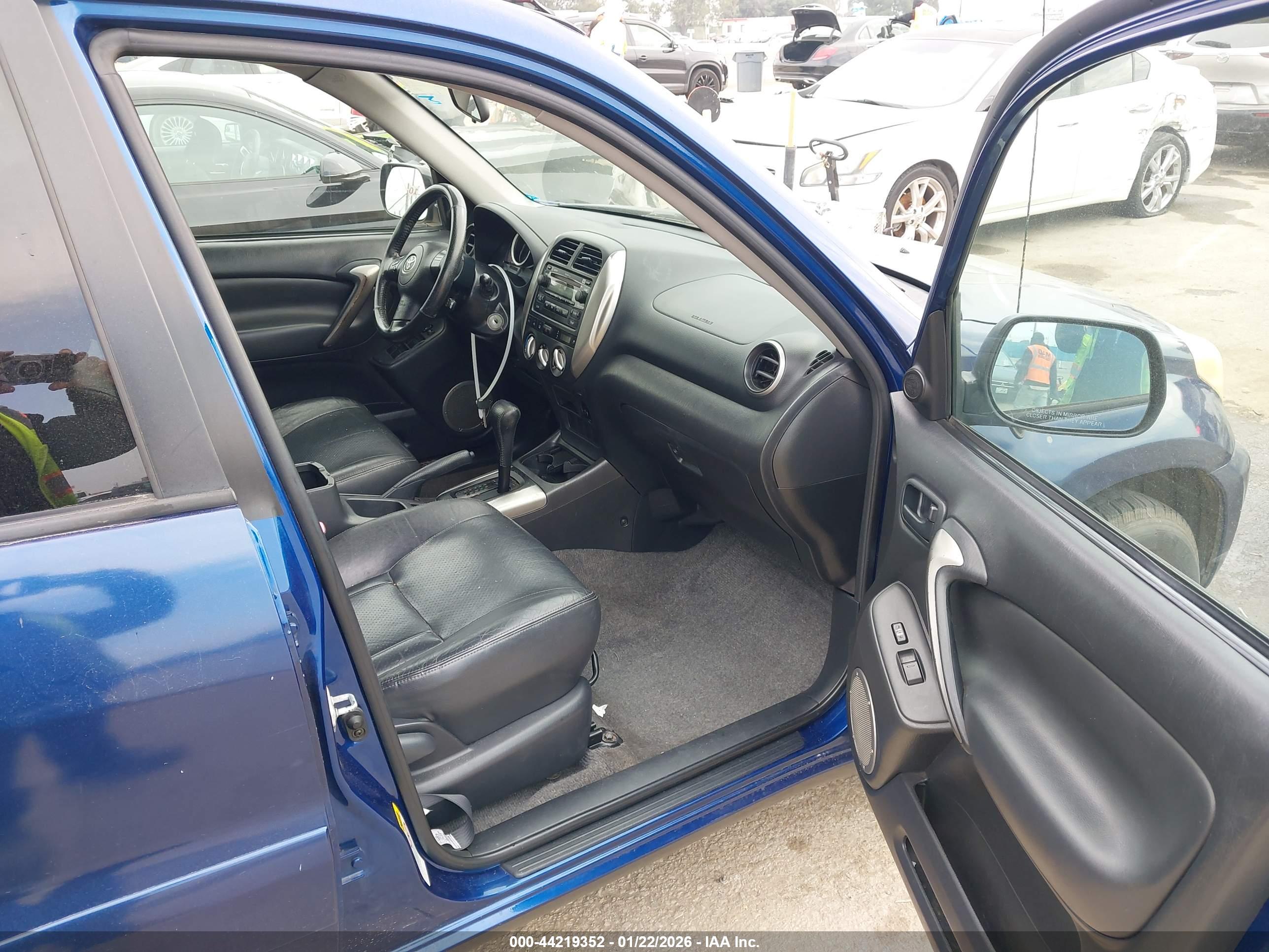 TOYOTA RAV4 image 5