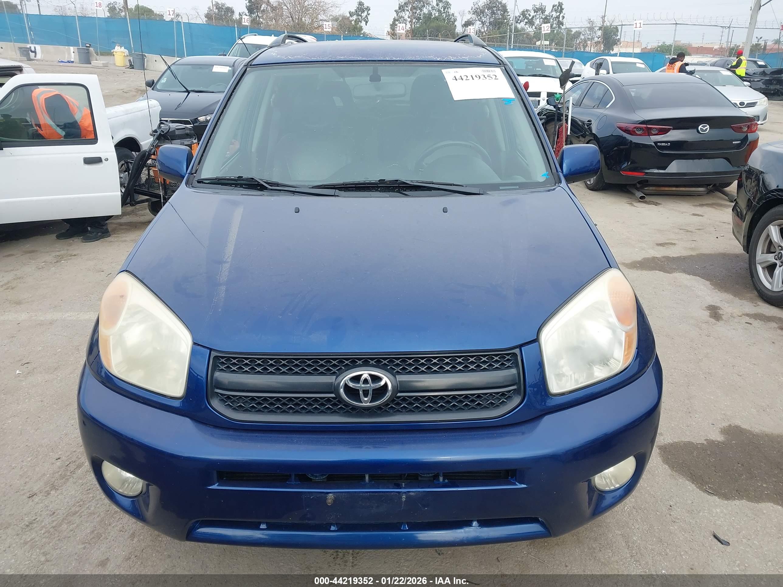 TOYOTA RAV4 image 6