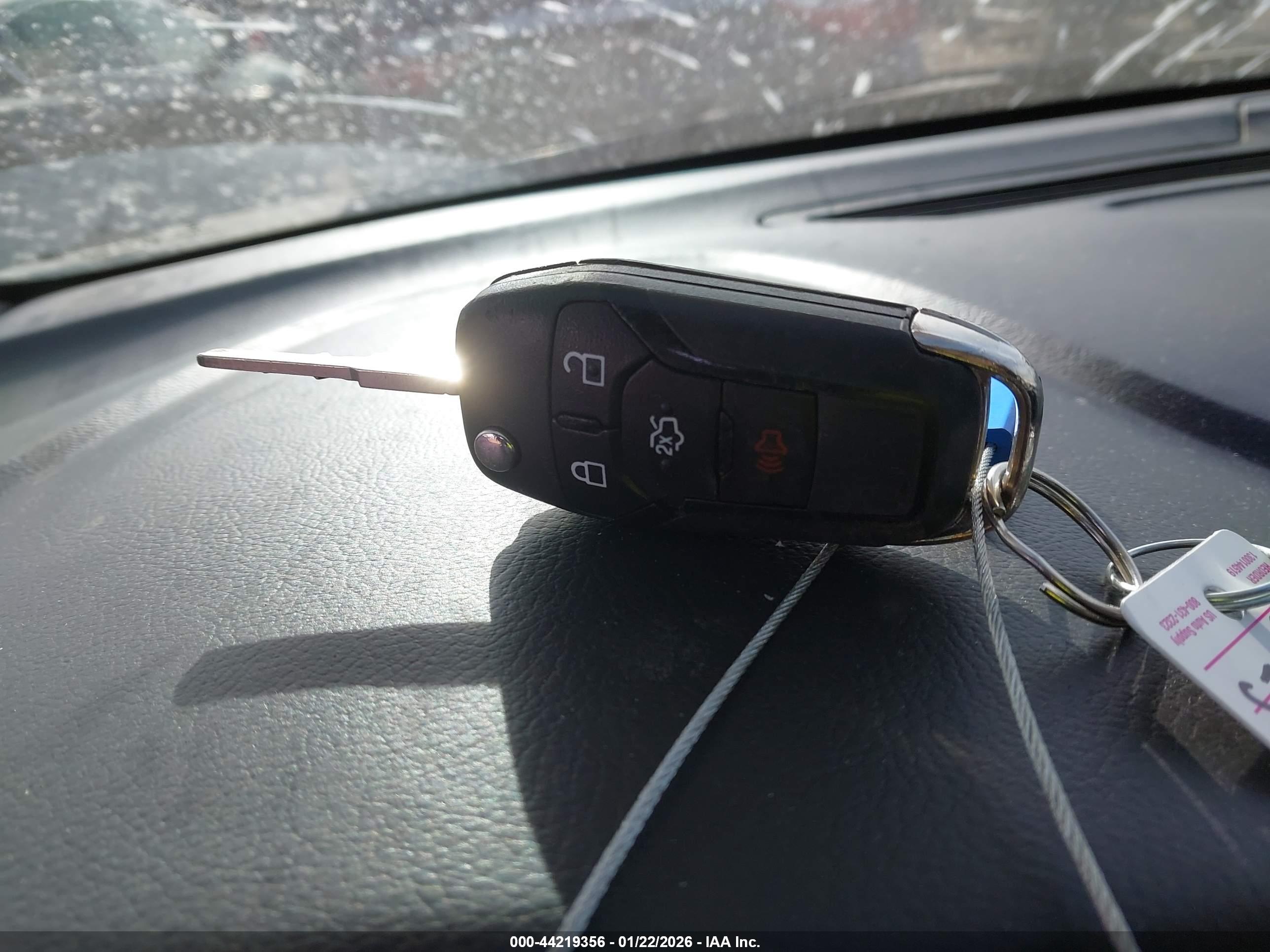 FORD FUSION image 11