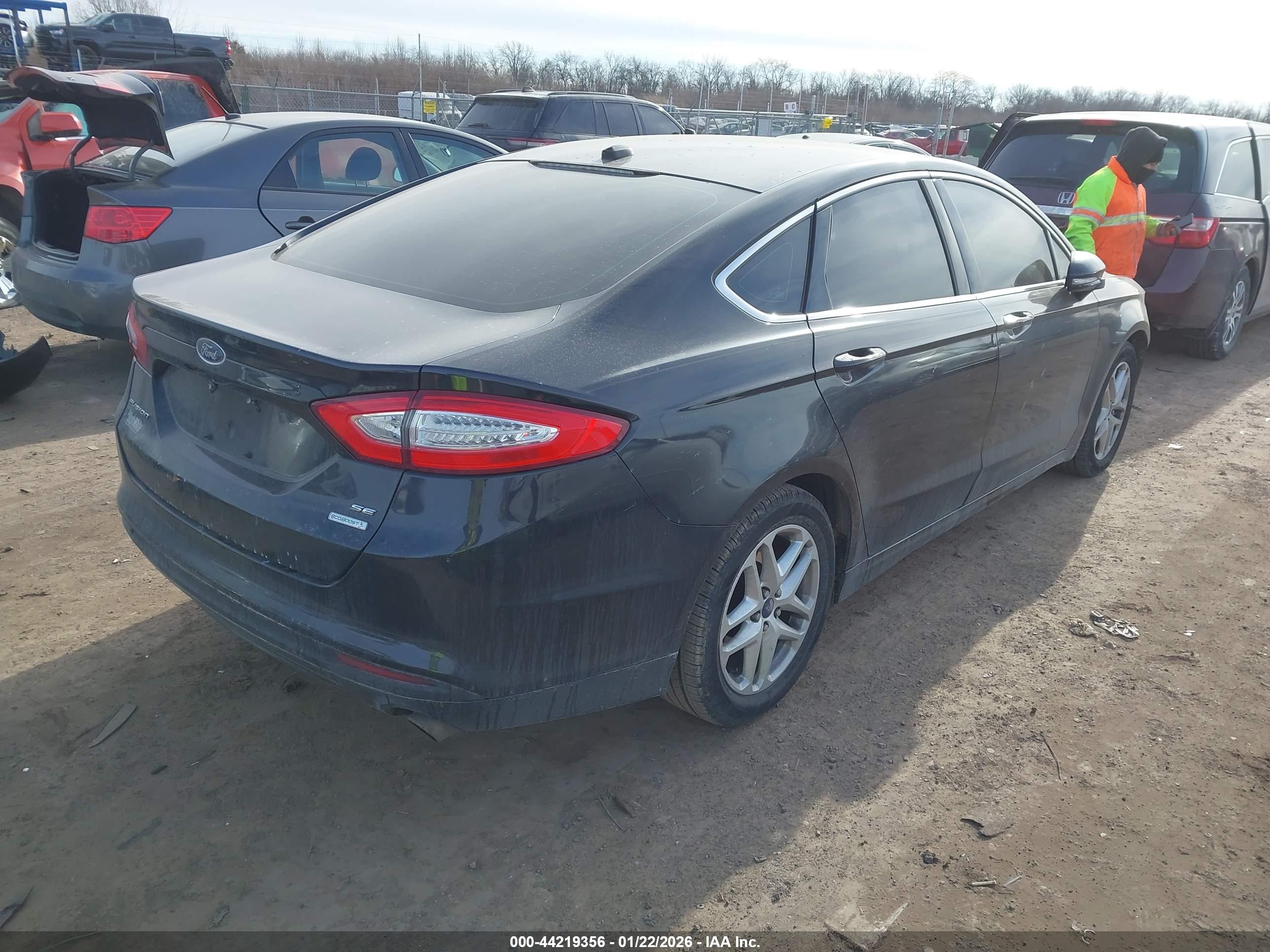 FORD FUSION image 4
