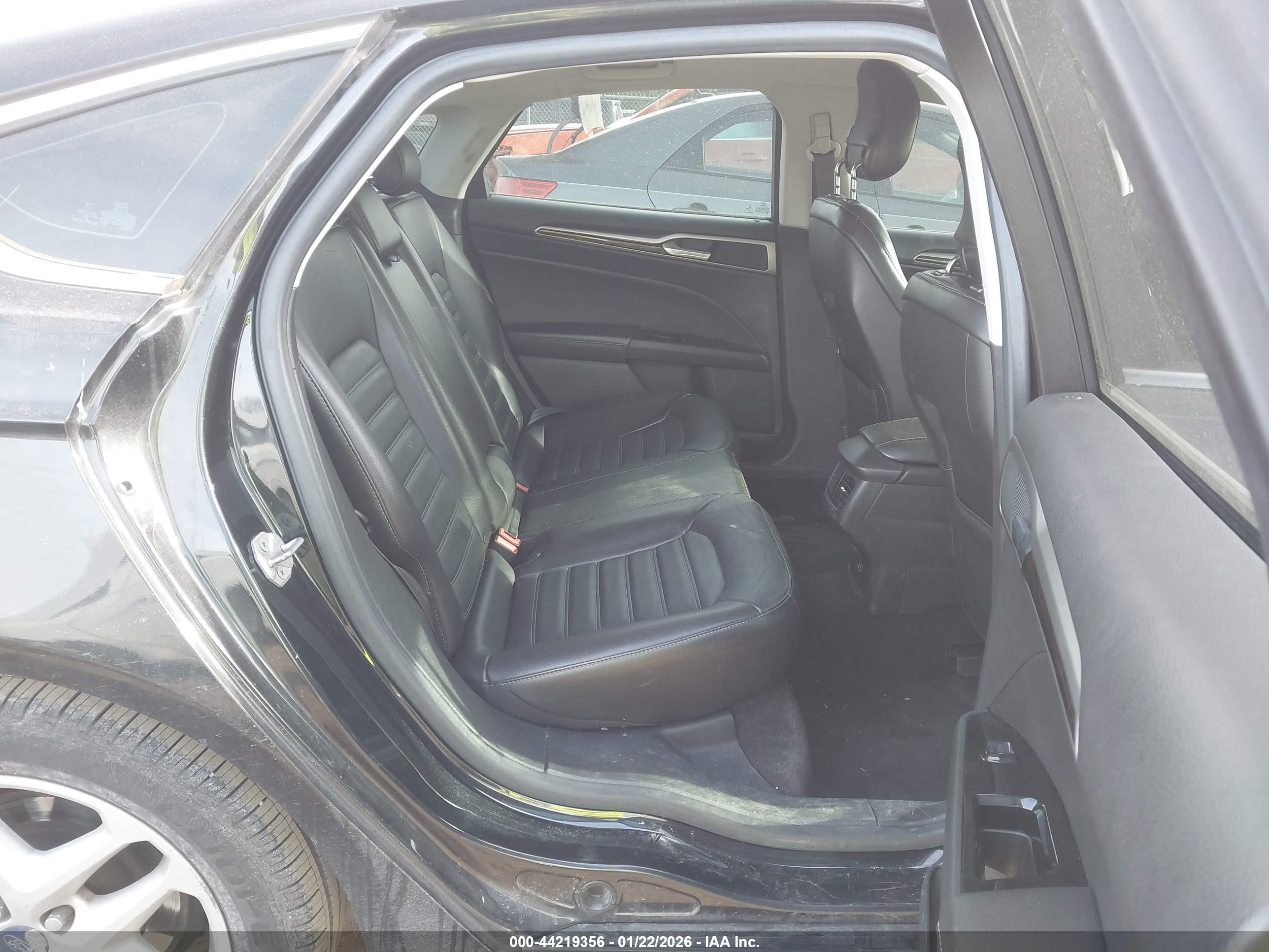 FORD FUSION image 8