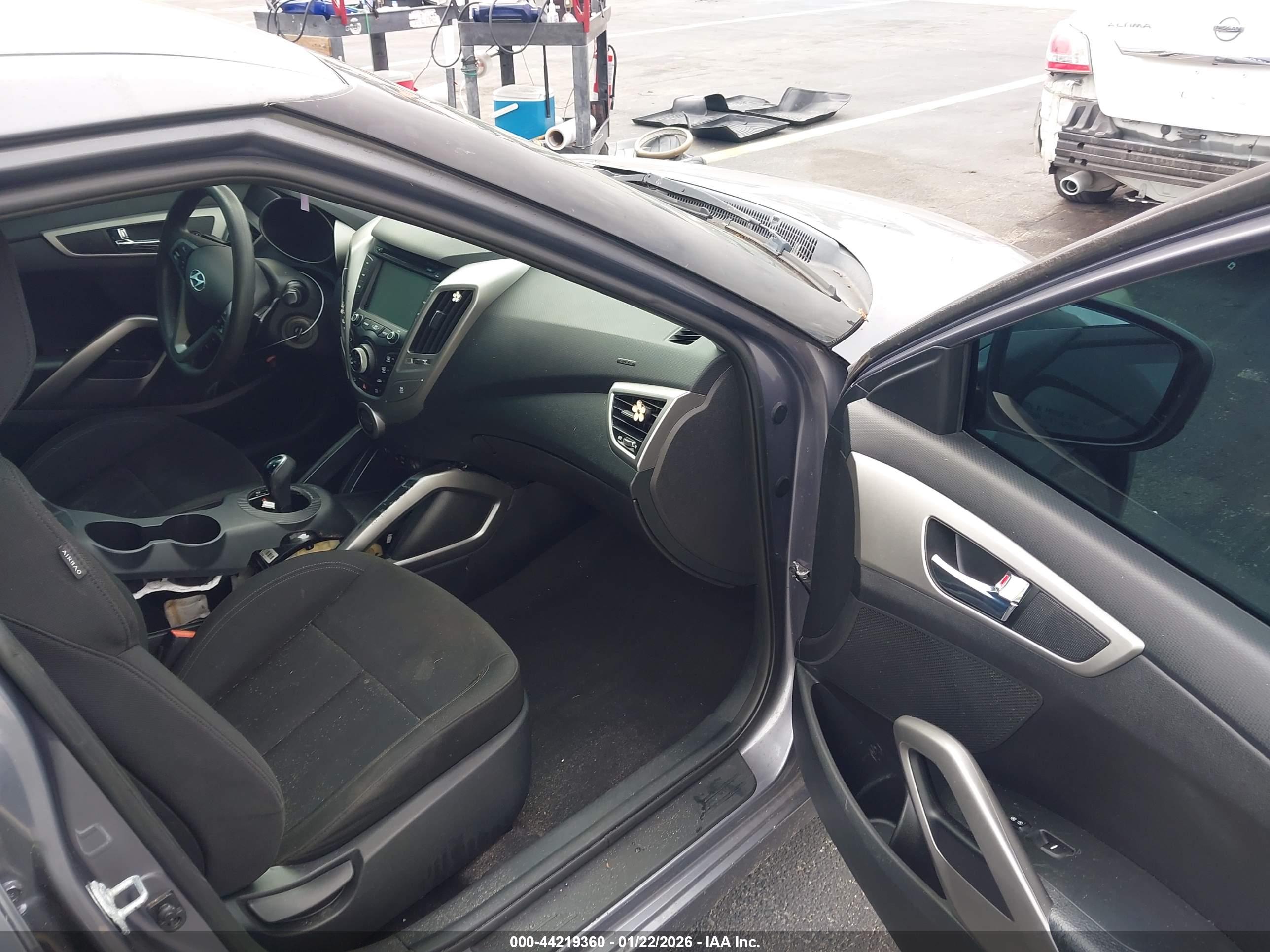 HYUNDAI VELOSTER image 5