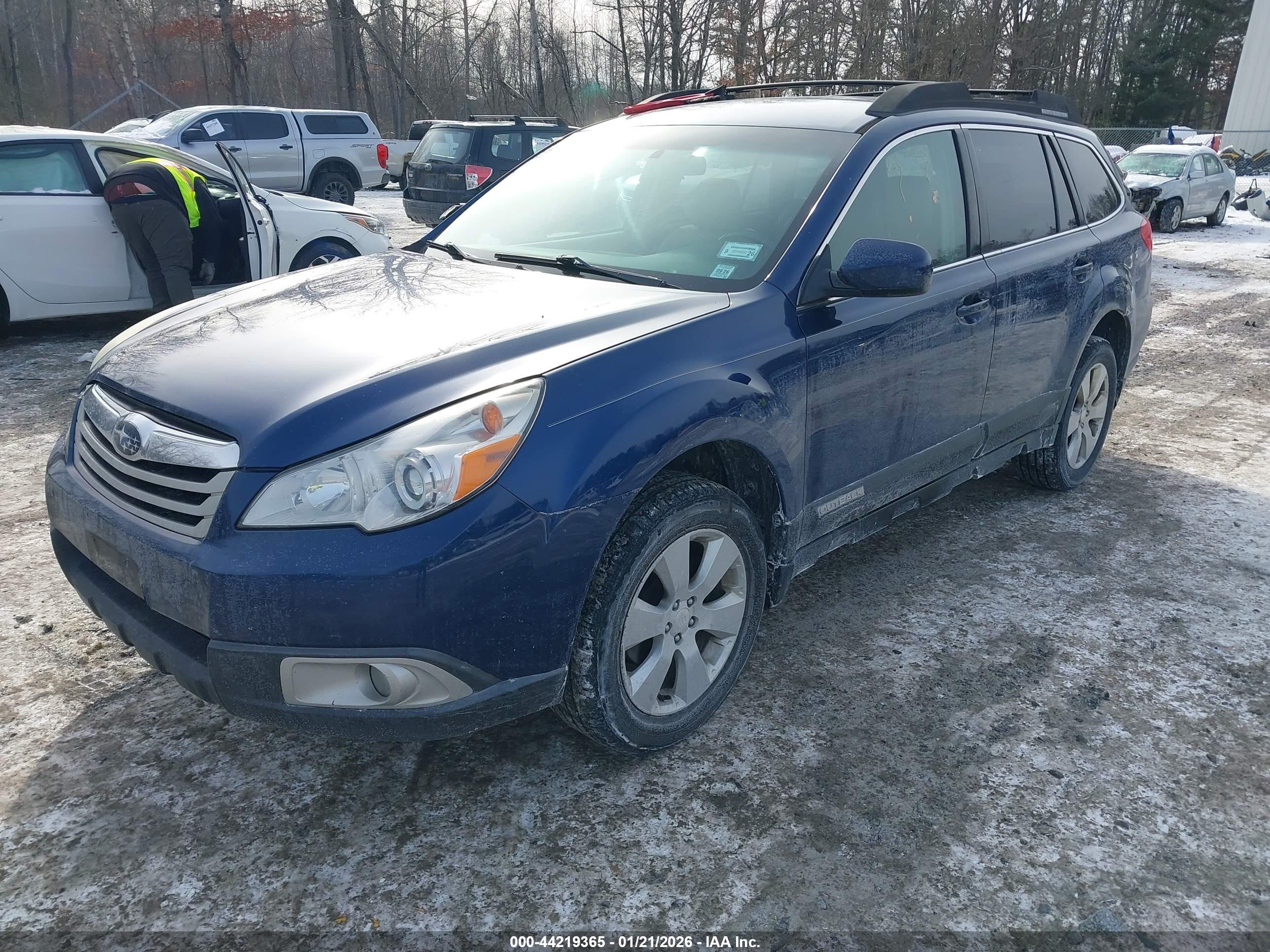 SUBARU OUTBACK image 2