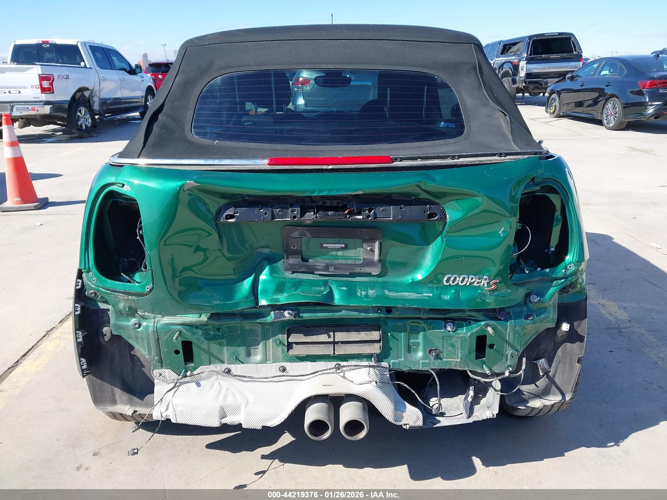 MINI CONVERTIBLE image 6