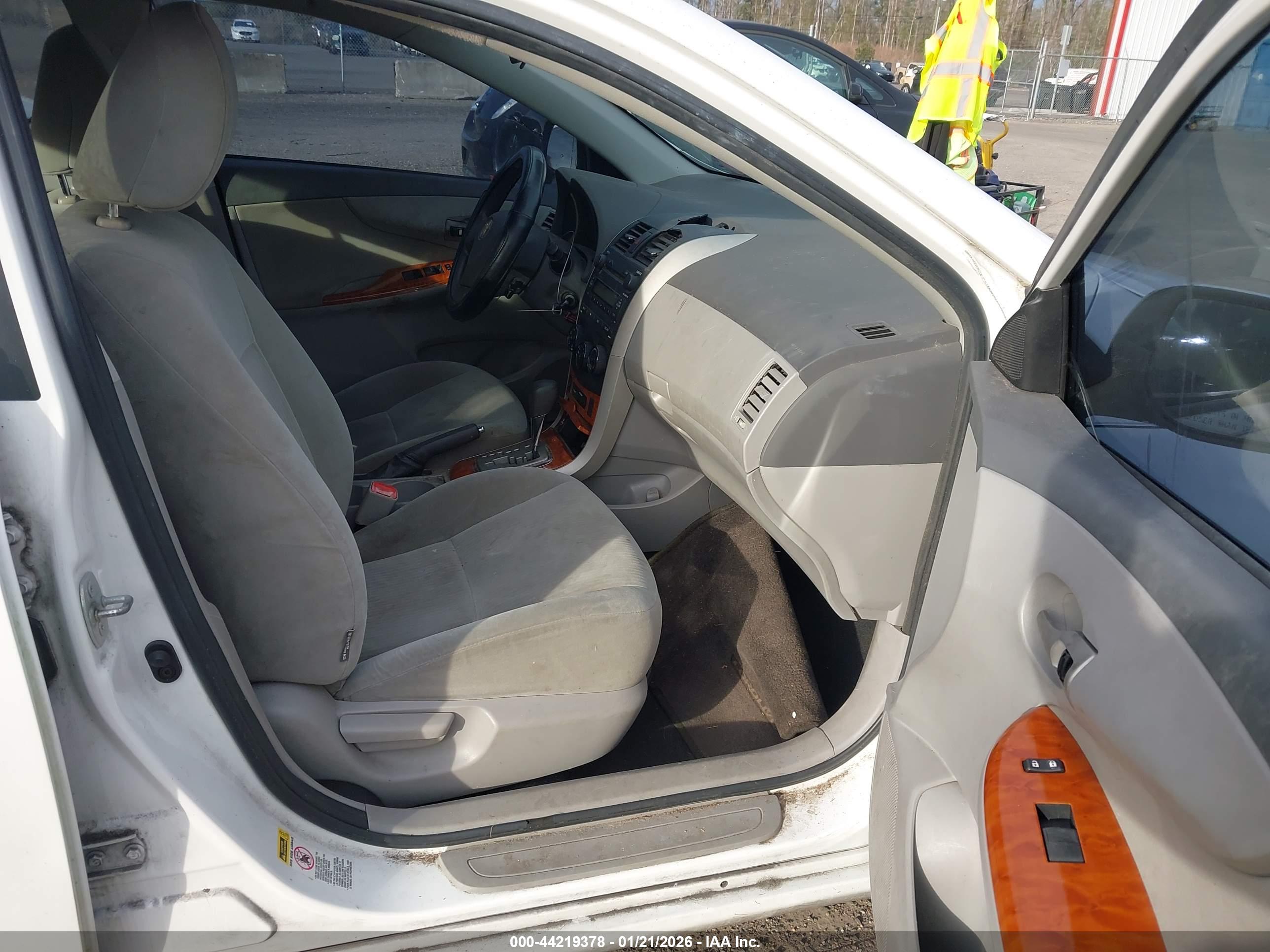 TOYOTA COROLLA image 5