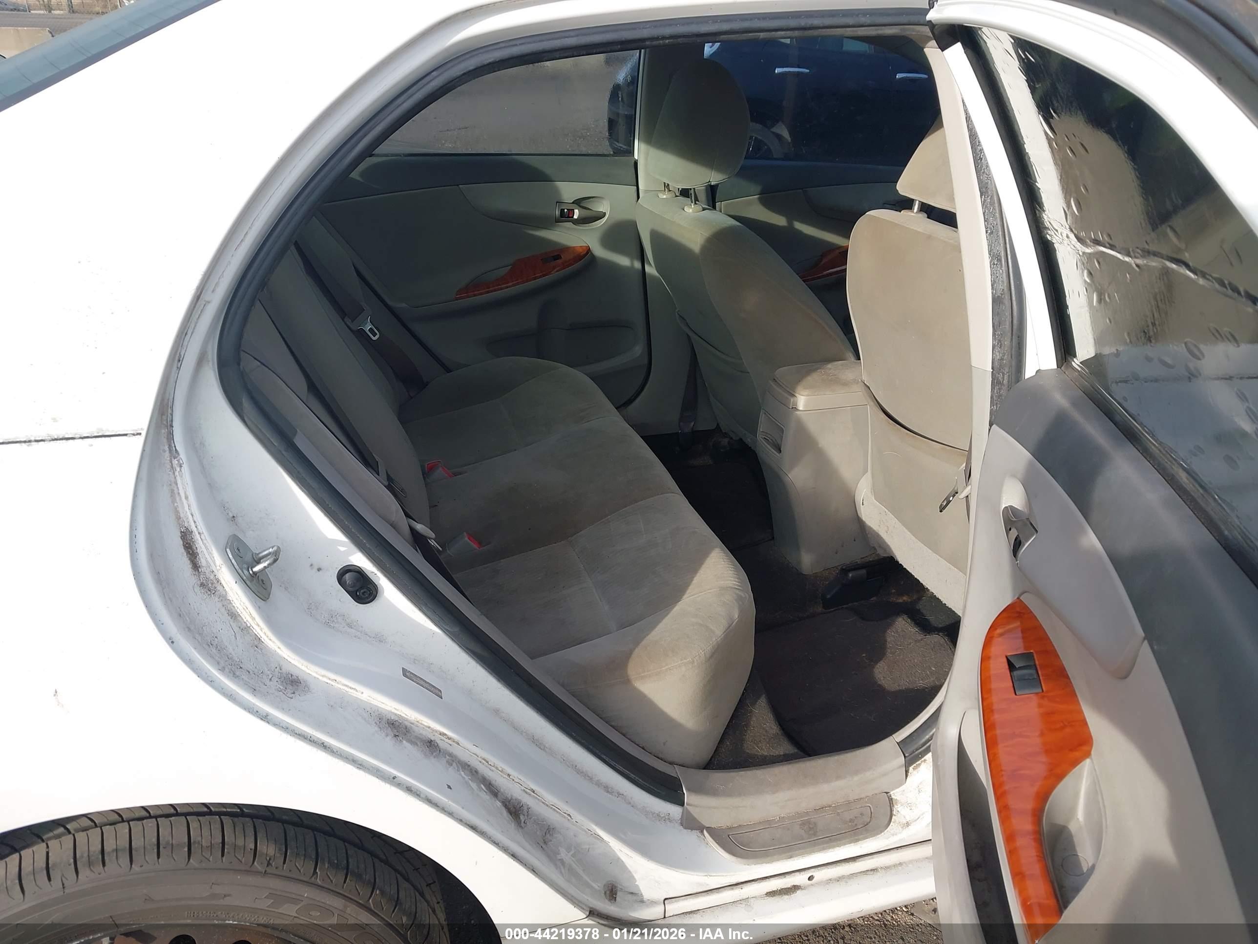 TOYOTA COROLLA image 8