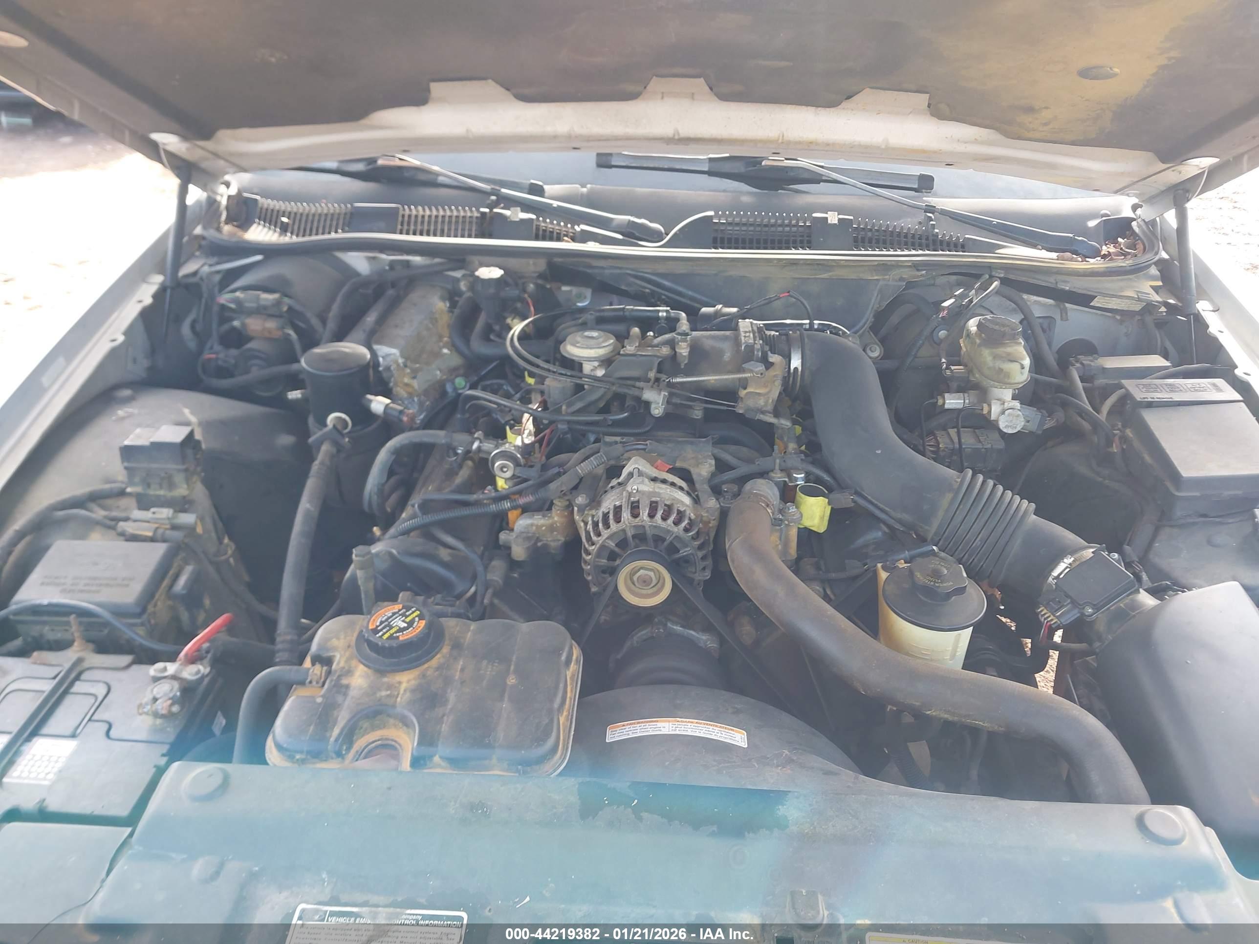 FORD CROWN image 10
