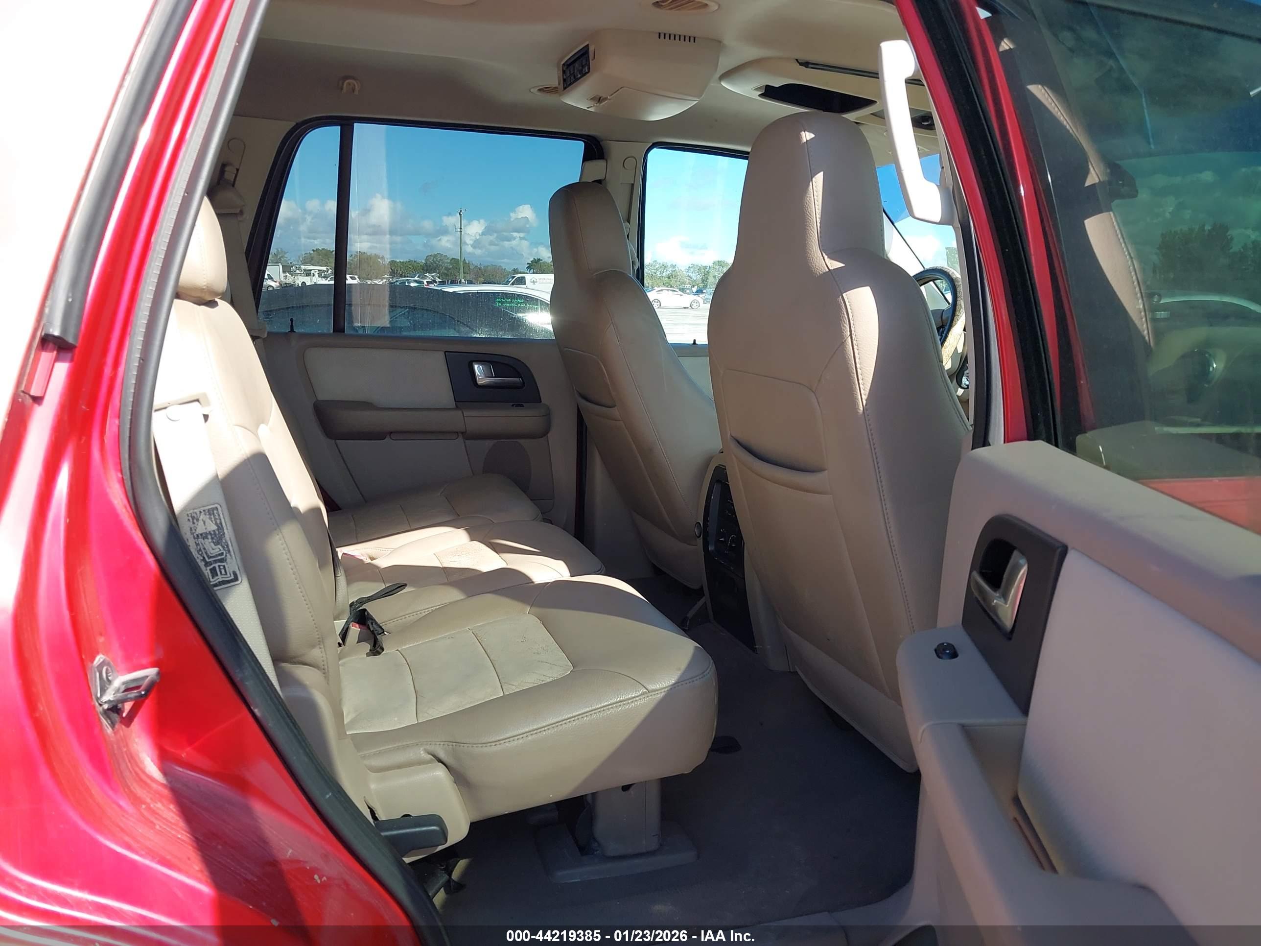 FORD EXPEDITION image 8