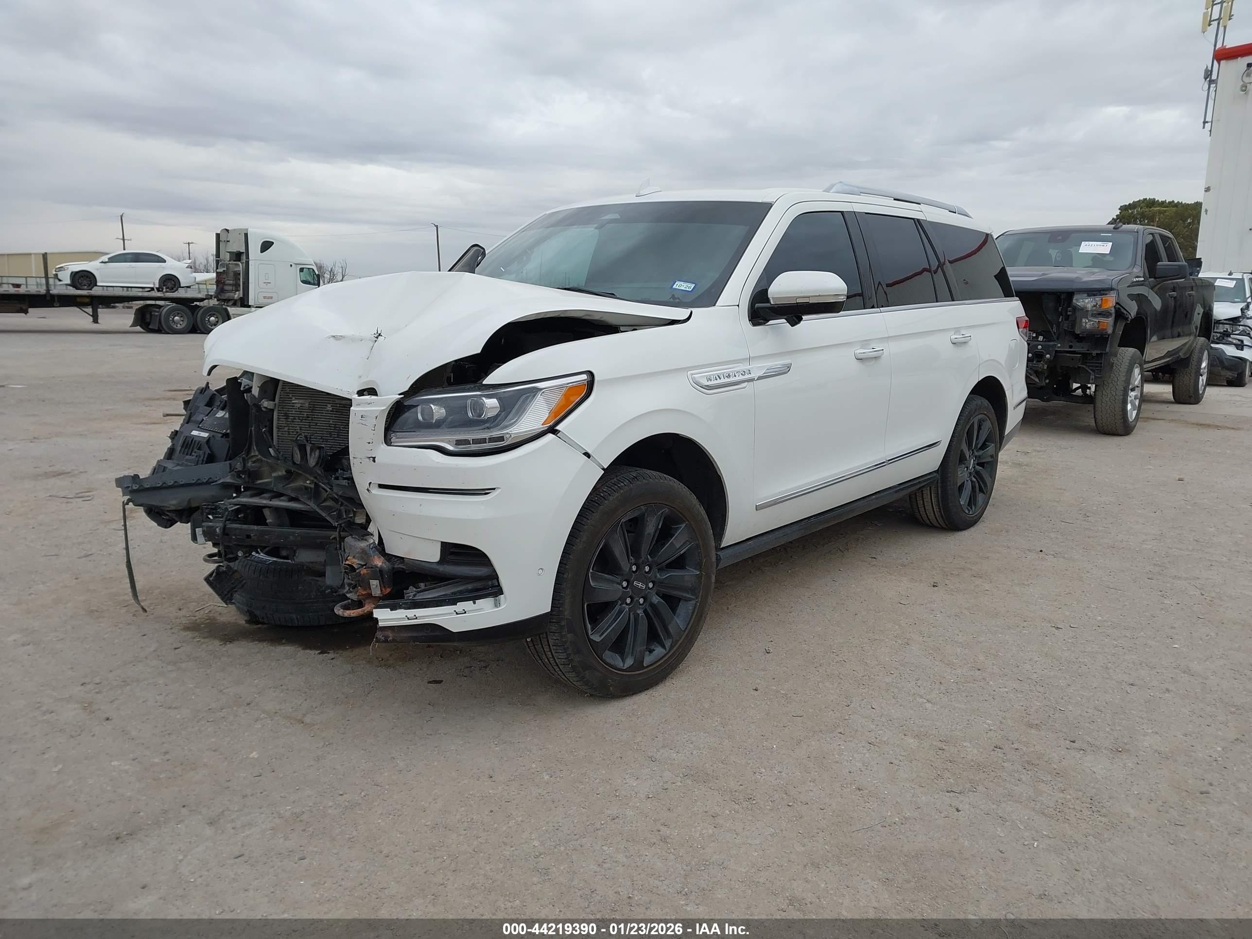 LINCOLN NAVIGATOR image 2