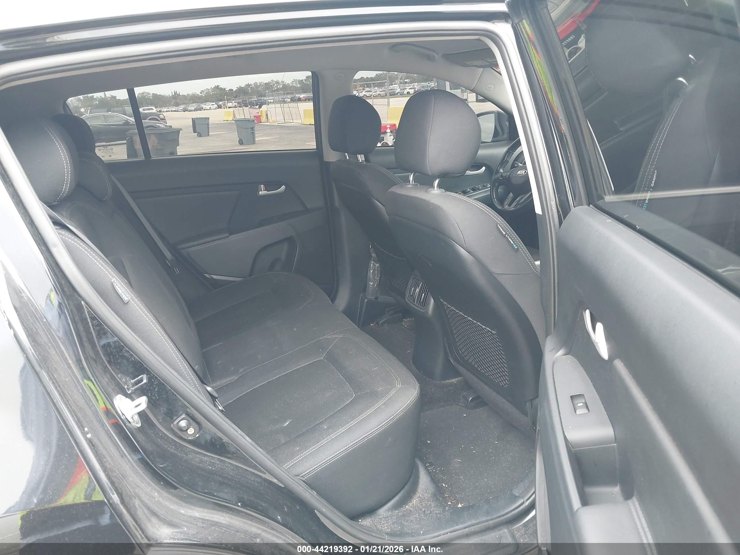 KIA SPORTAGE image 8
