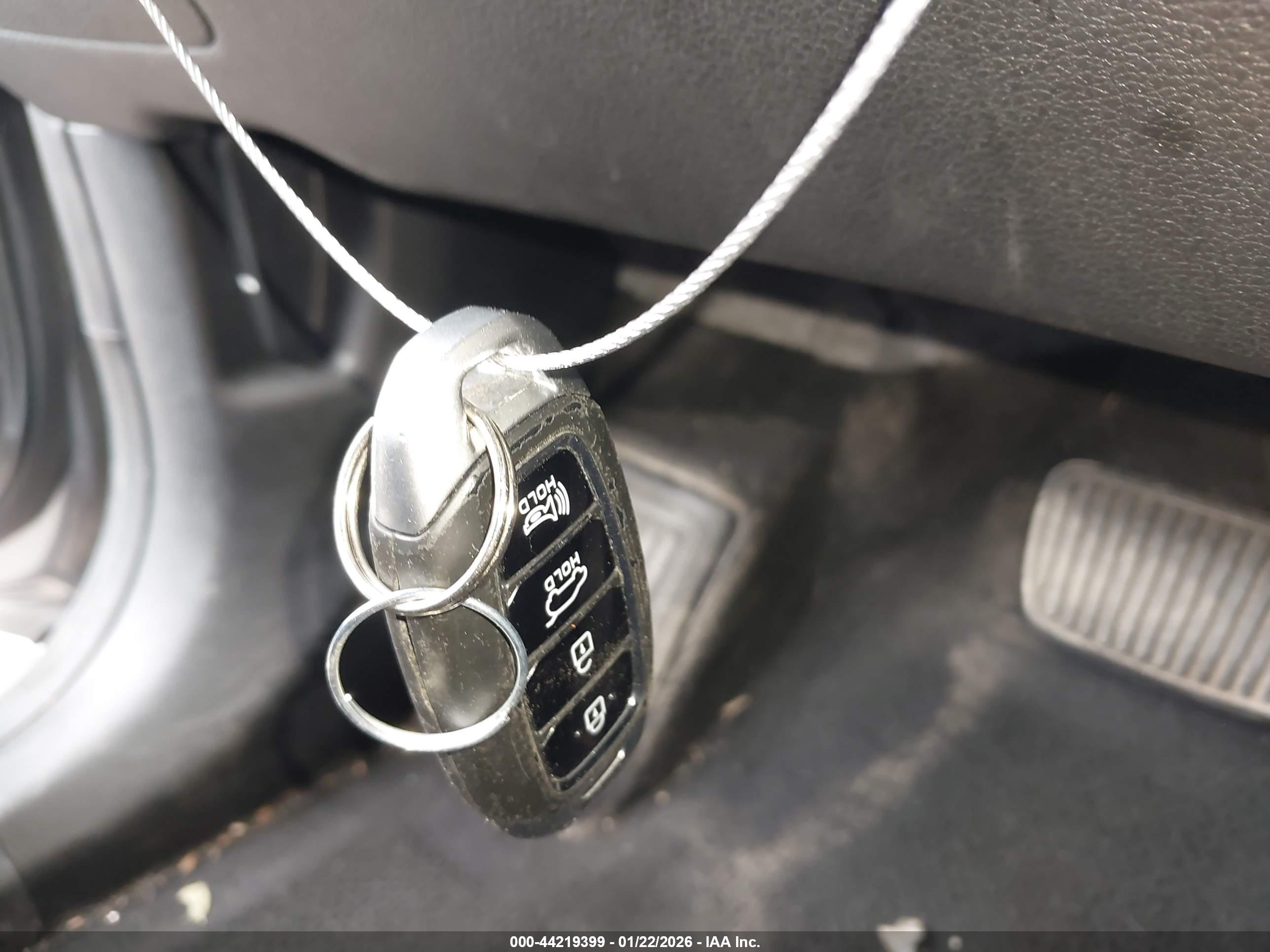 HYUNDAI SANTA image 11