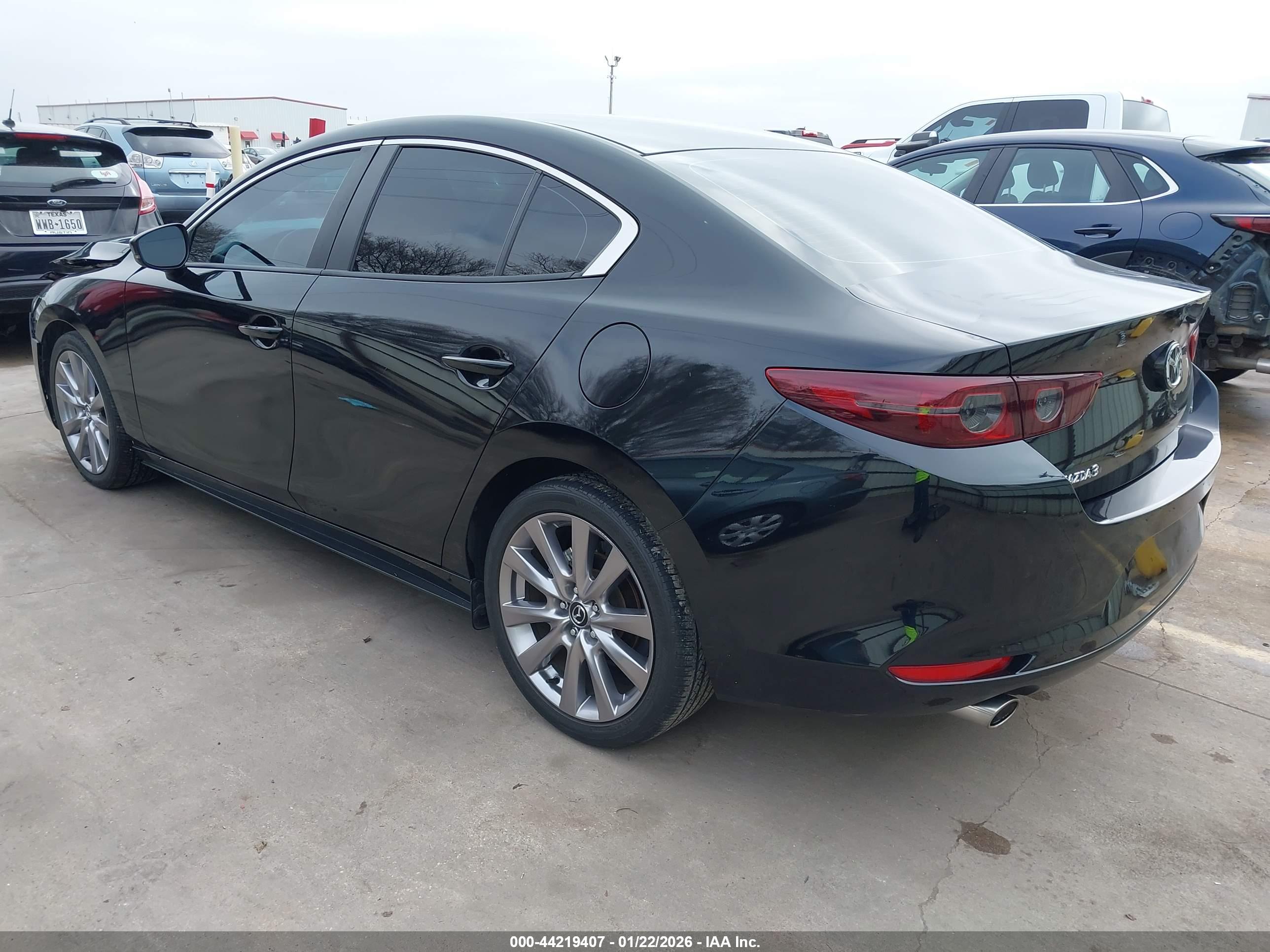 MAZDA MAZDA3 image 3