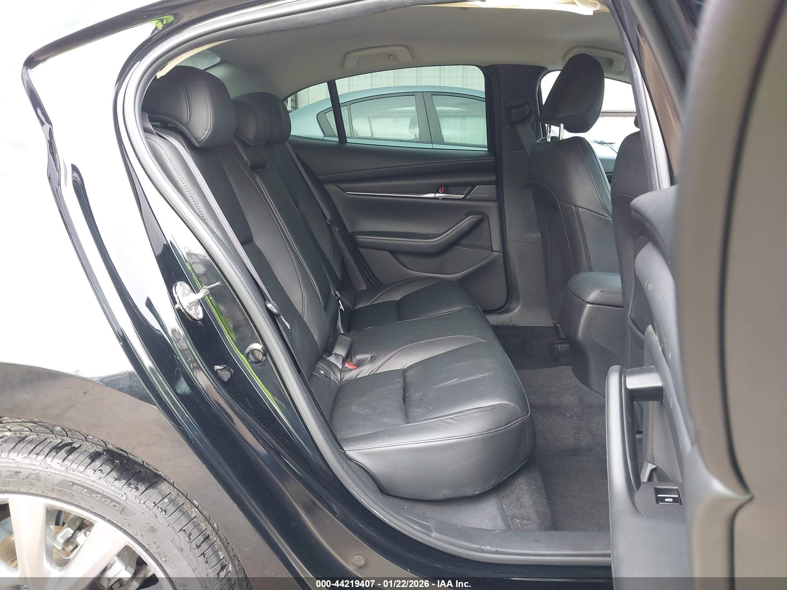 MAZDA MAZDA3 image 8