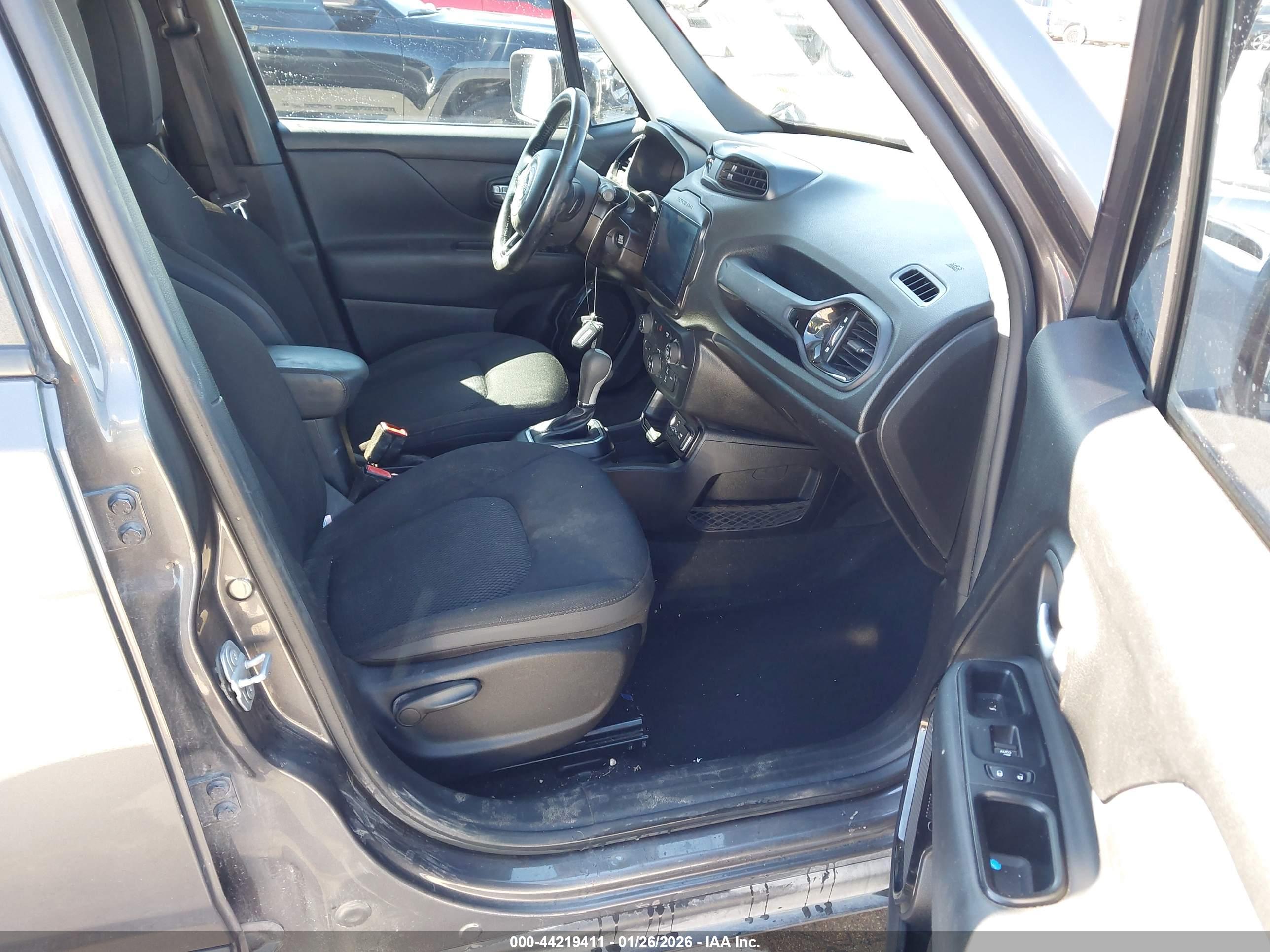 JEEP RENEGADE image 5