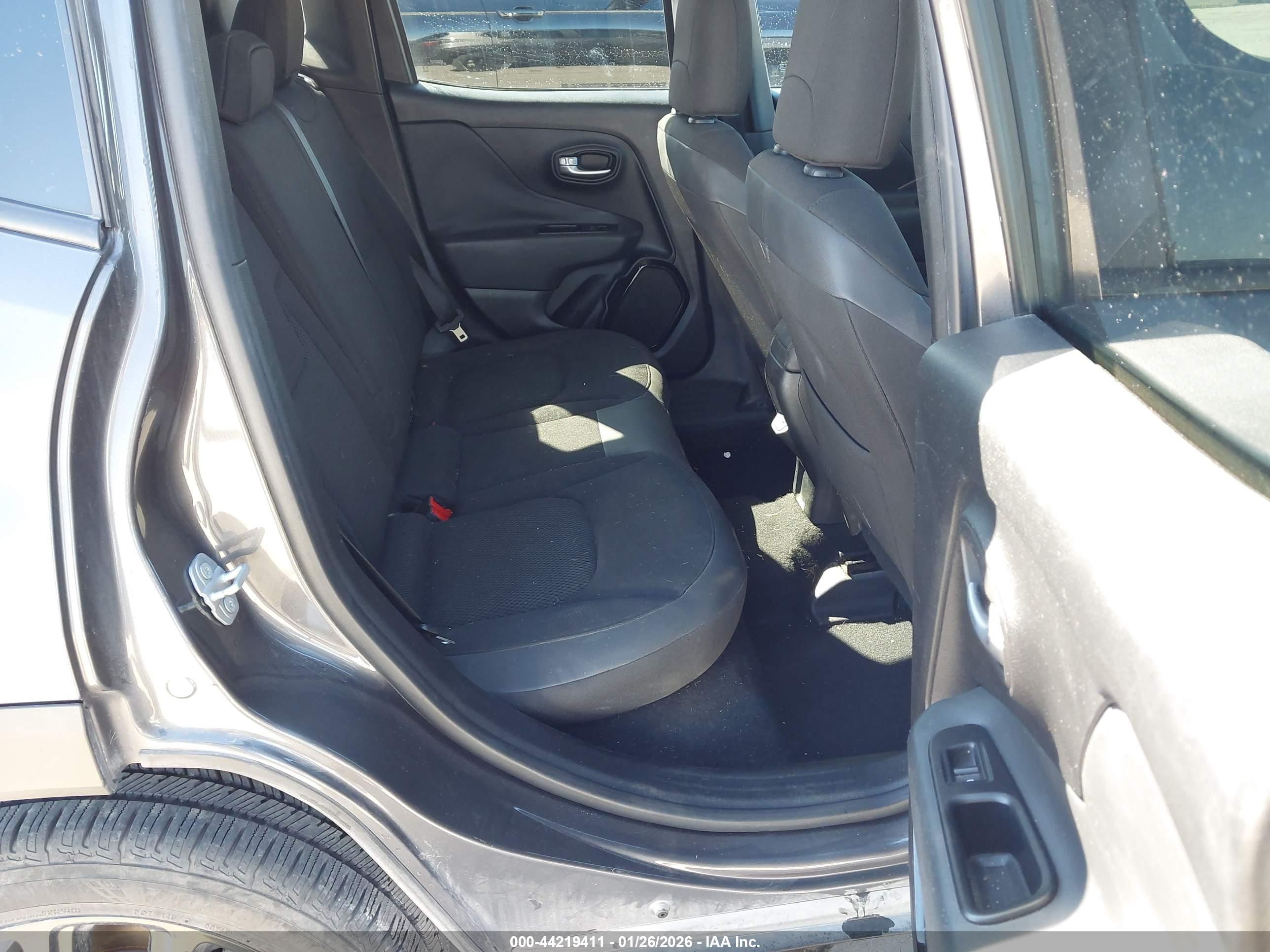 JEEP RENEGADE image 8