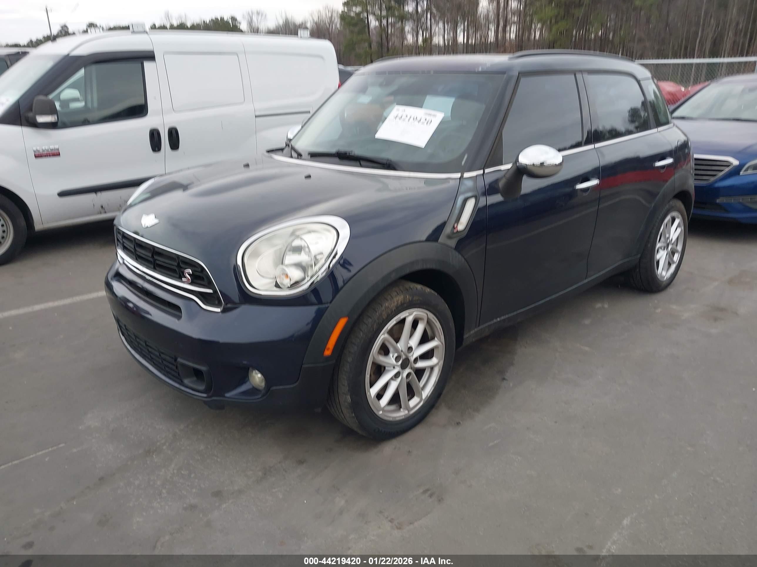 MINI COUNTRYMAN image 2