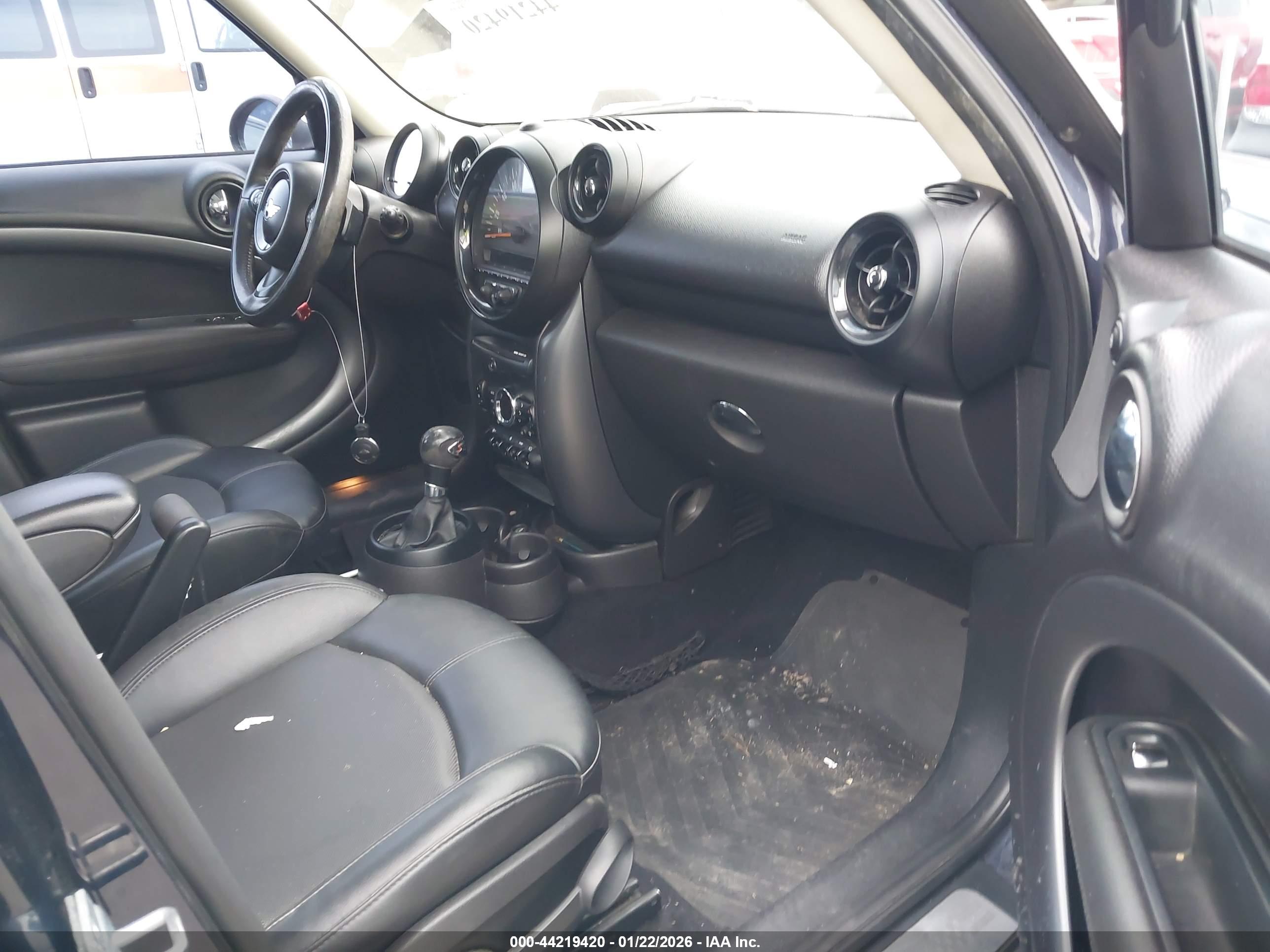 MINI COUNTRYMAN image 5