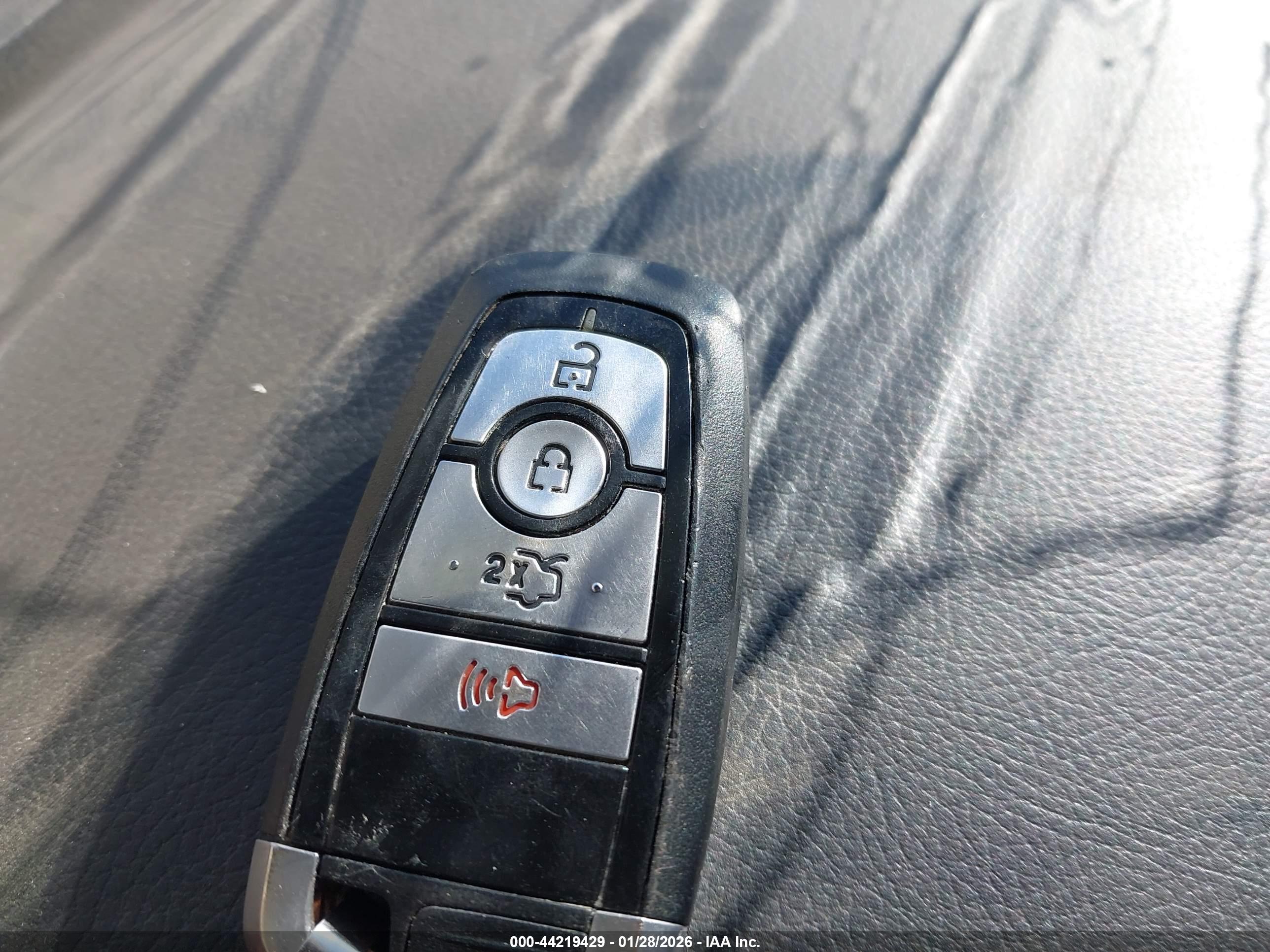 FORD FUSION image 11