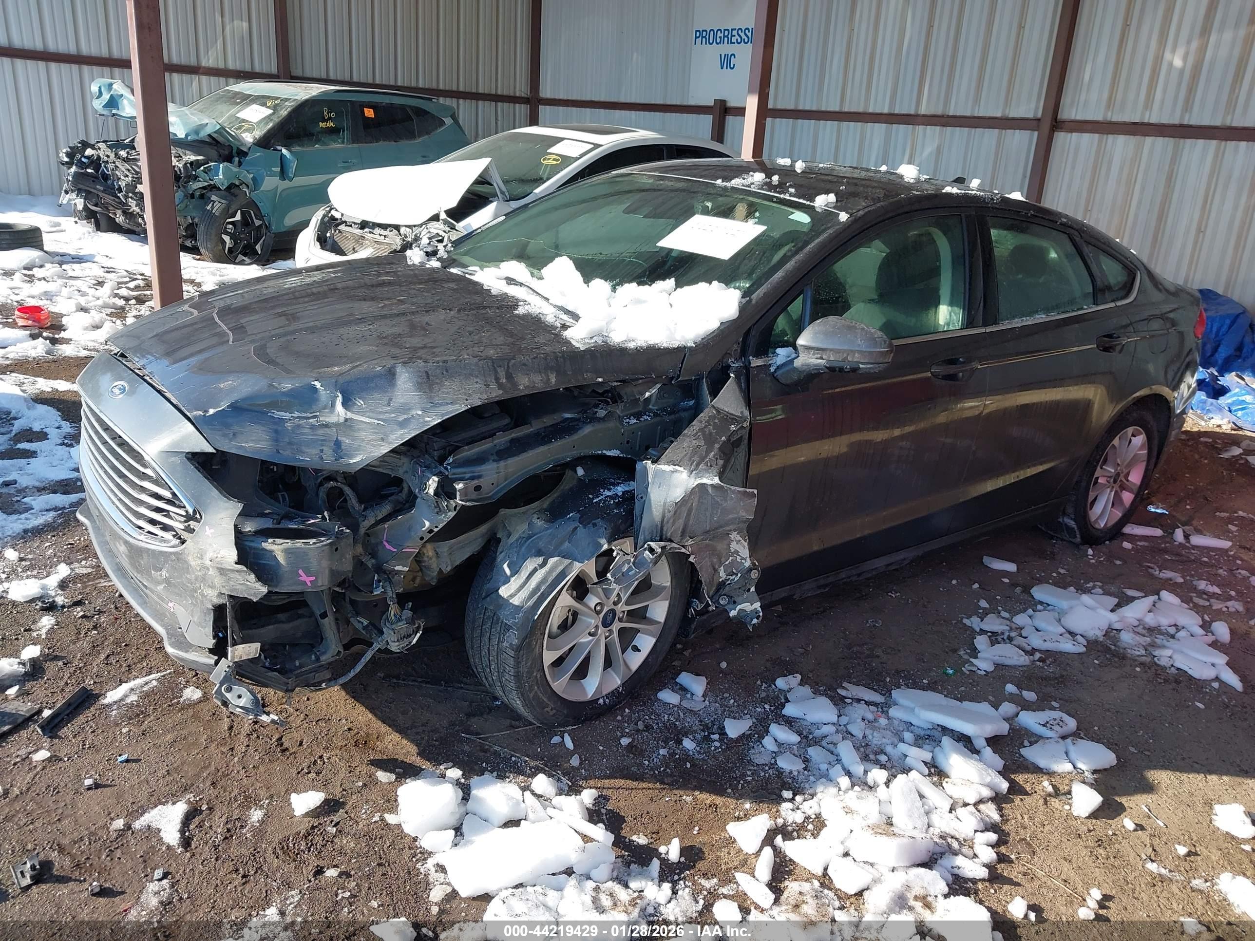 FORD FUSION image 2