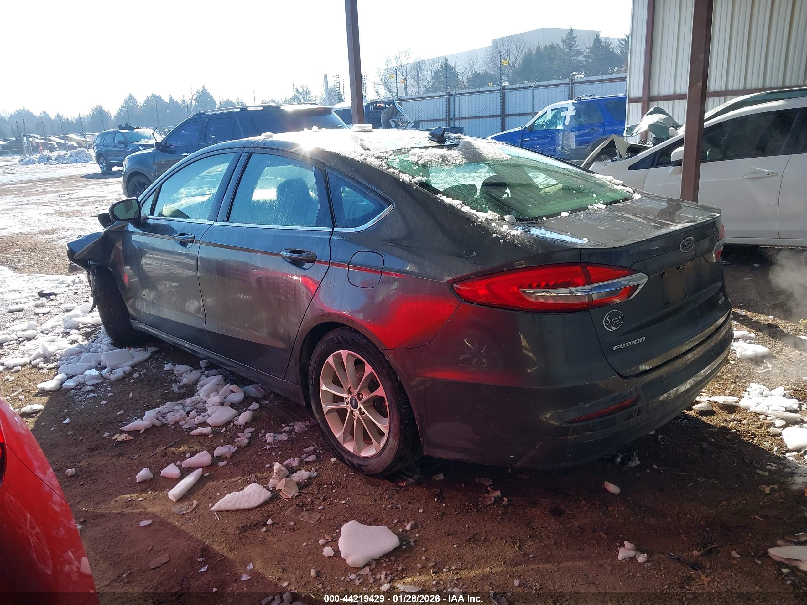 FORD FUSION image 3