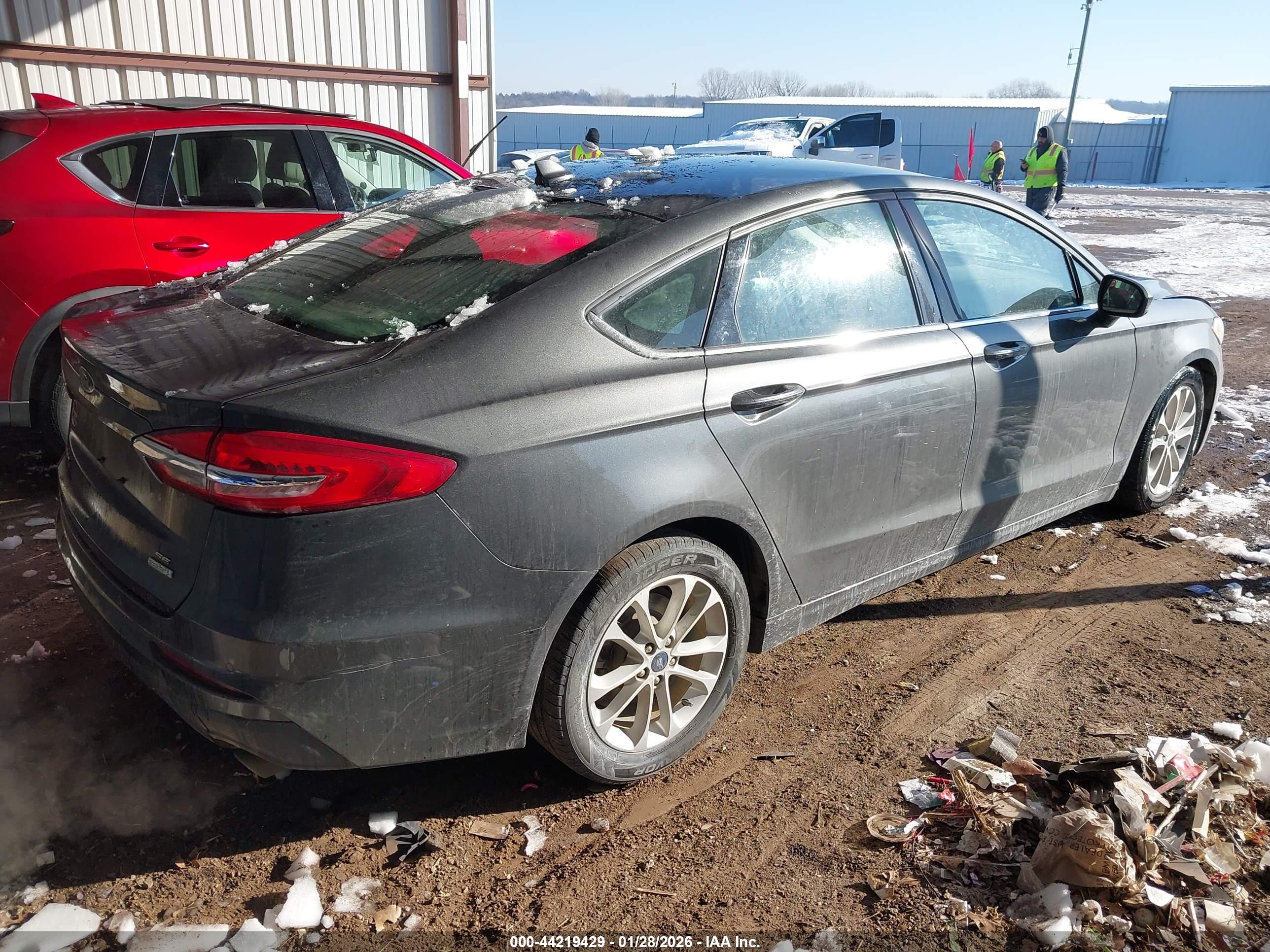 FORD FUSION image 4