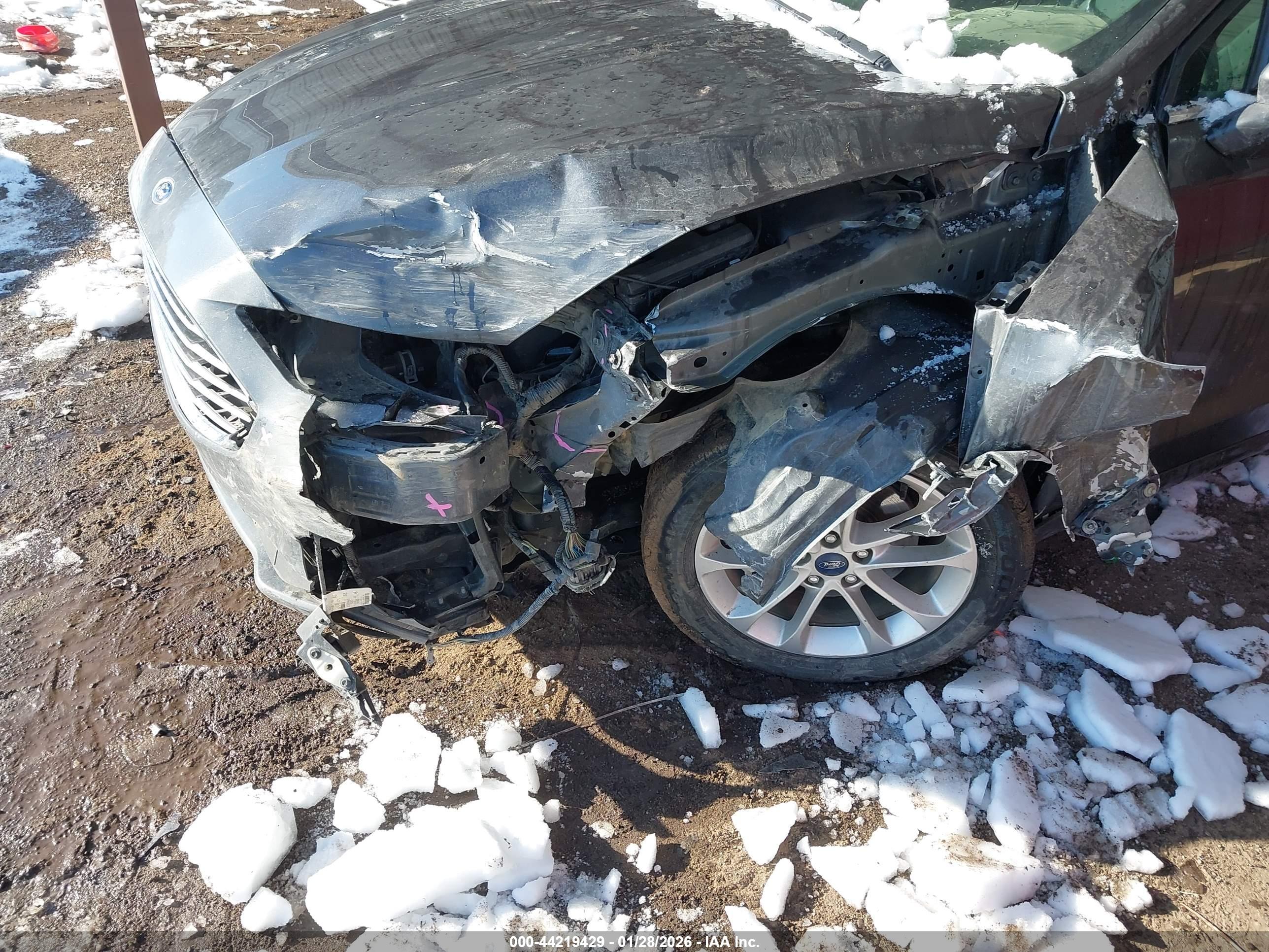 FORD FUSION image 6